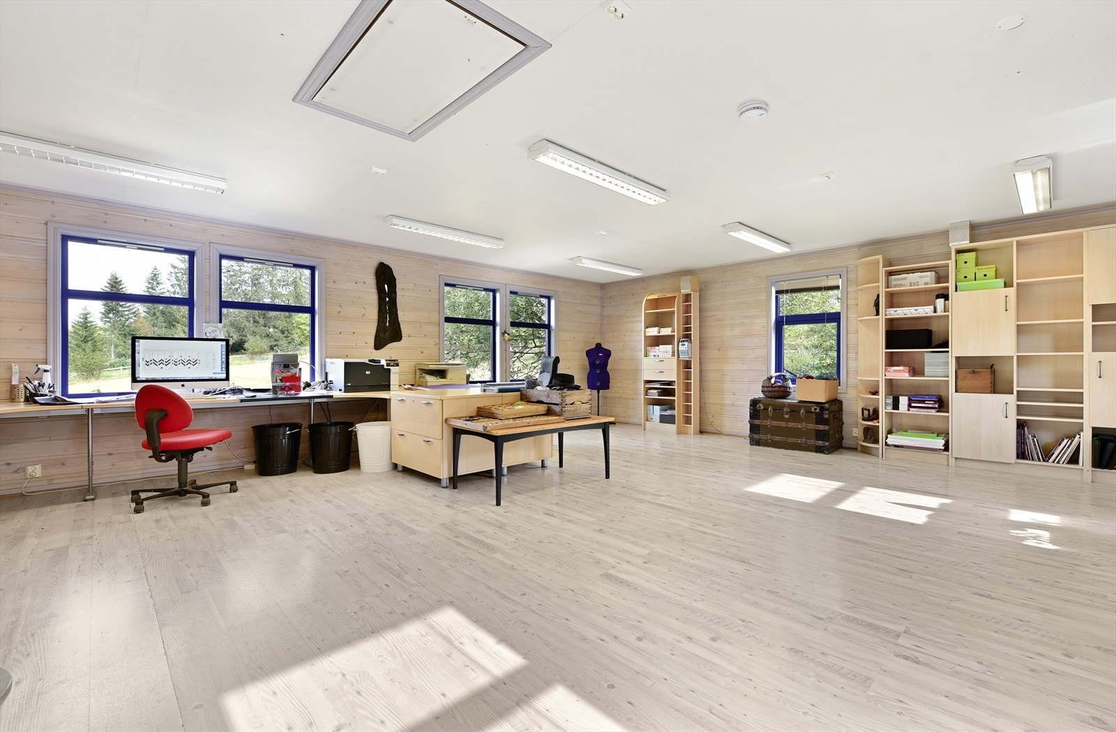 Det er store, fine kontorarealer i atelier. Galleribilde