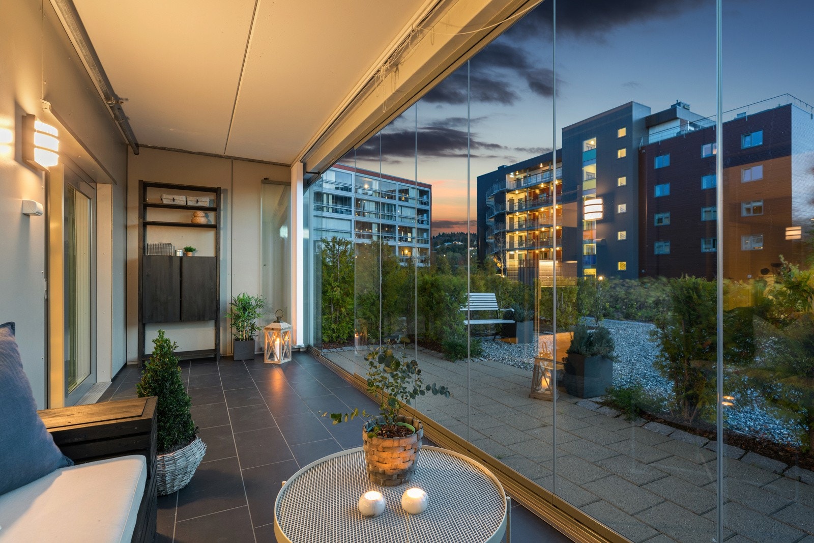 Midtsommers får man sol fra ca. klokka 9 til den går ned klokka 20, så her kan man virkelig nyte varme dager til fulle. Galleribilde