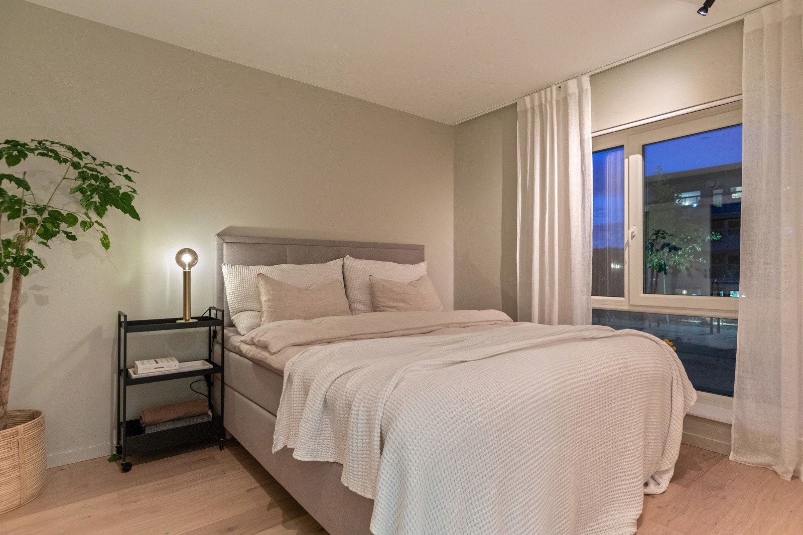 Leiligheten har to lekre soverom på henholdsvis ca. 8 og 11 kvm. Galleribilde