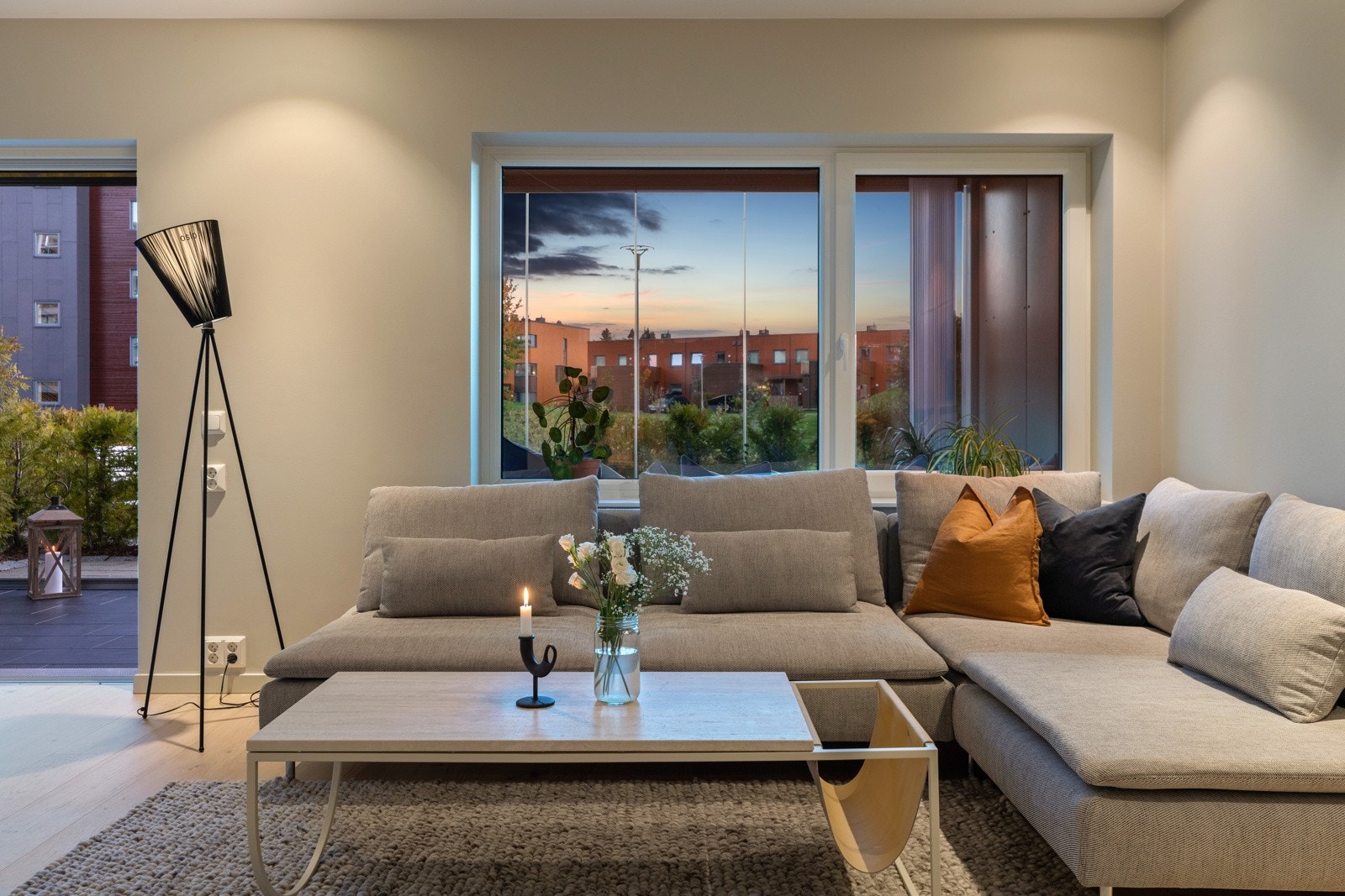 Det er moderne standard med balansert ventilasjon og nytt 1-stavs parkettgulv. Galleribilde