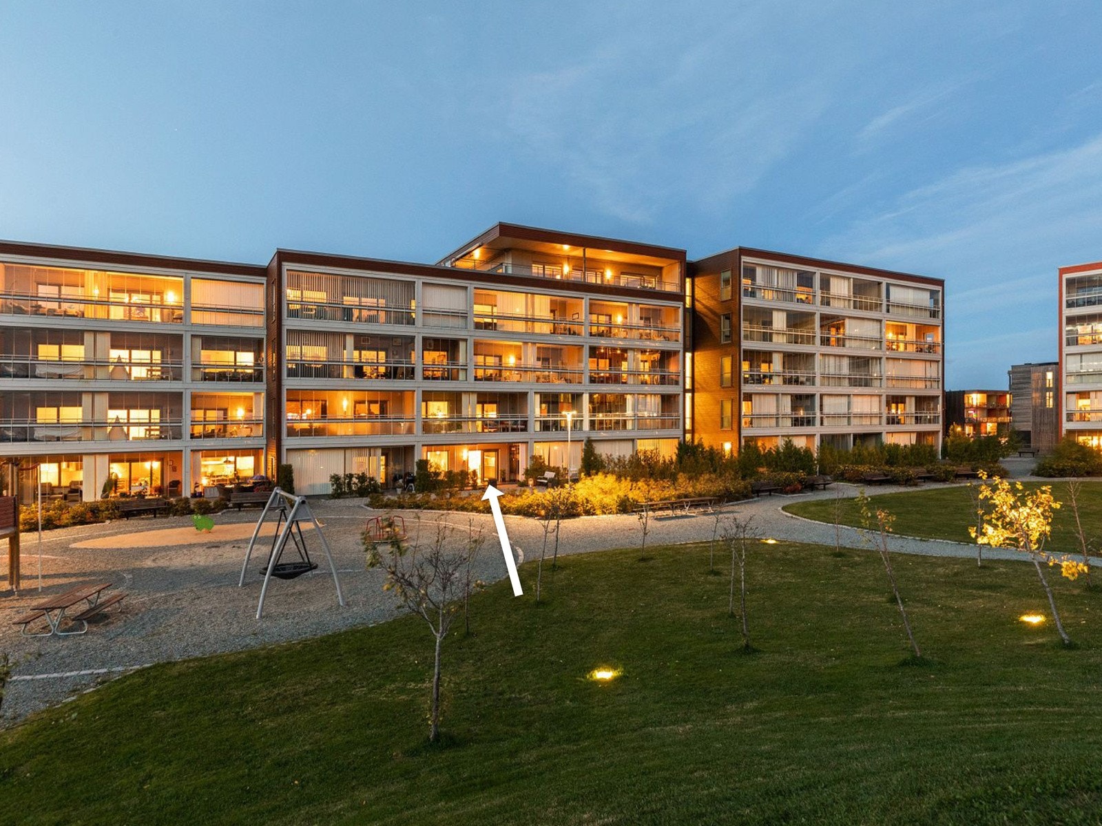 Rett ovenfor leiligheten ligger fantastiske Estenstadmarka, med ypperlige tur- og rekrasjonsområder sommer som vinter. Galleribilde