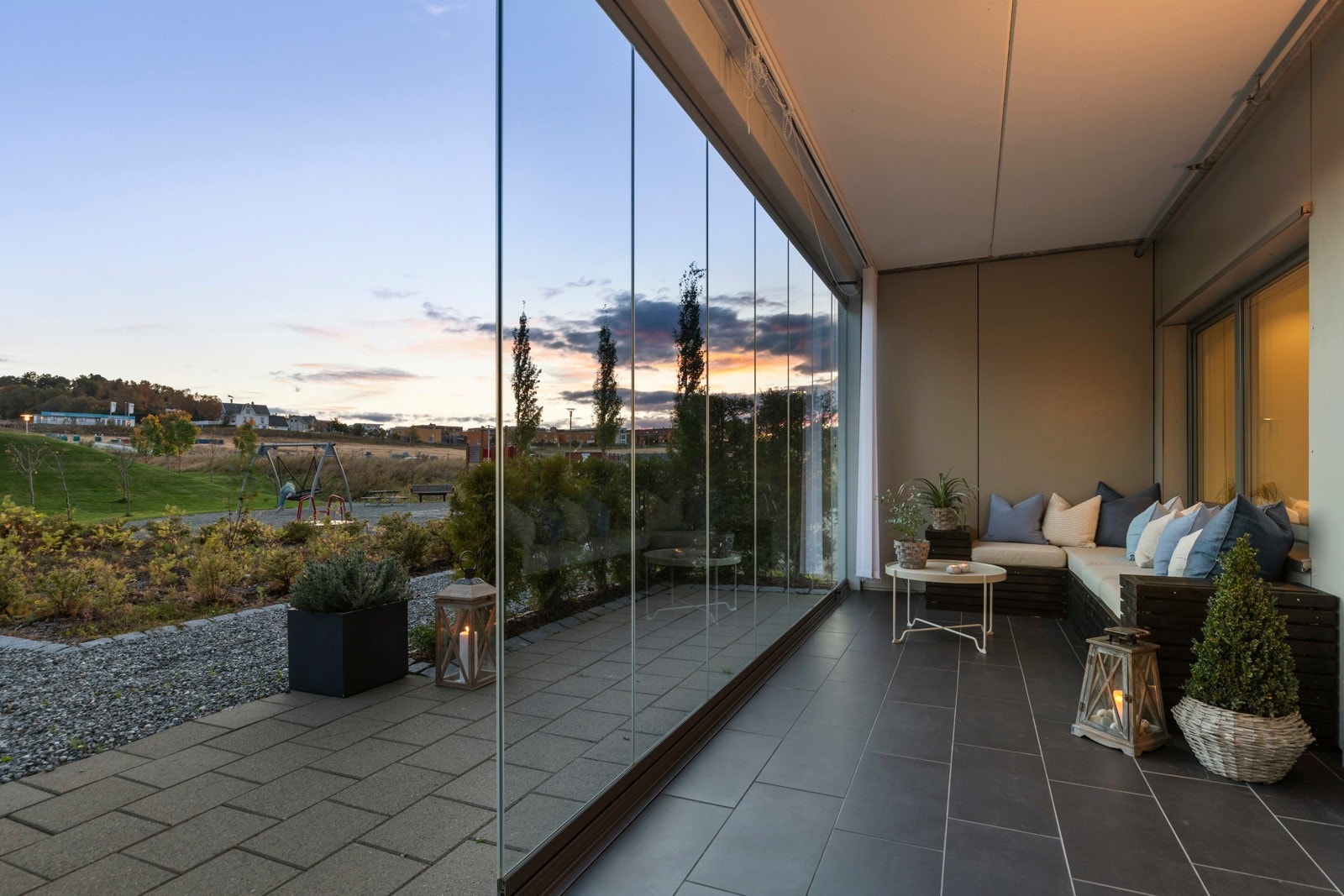 Uteplassene har koselig utsikt mot parkområde på Stokkbekken. Galleribilde