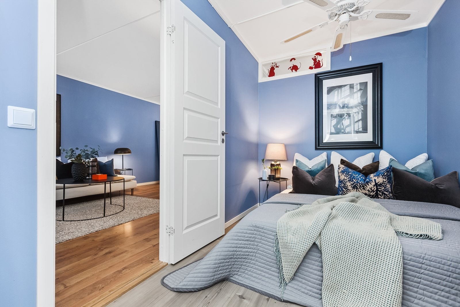 Soverom med god plass til dobbeltseng. Galleribilde