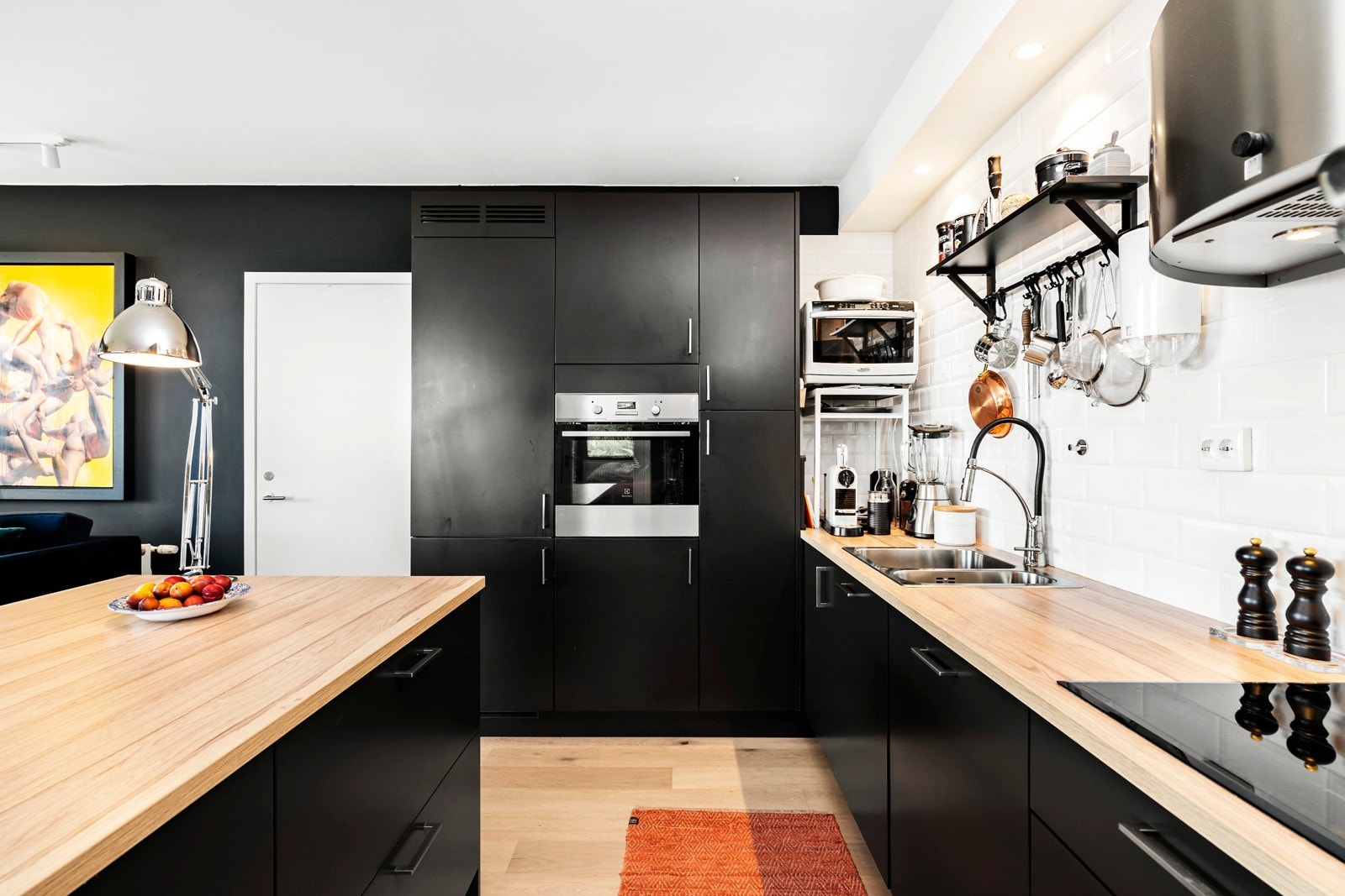 Kjøkken med integrerte hvitevarer Galleribilde