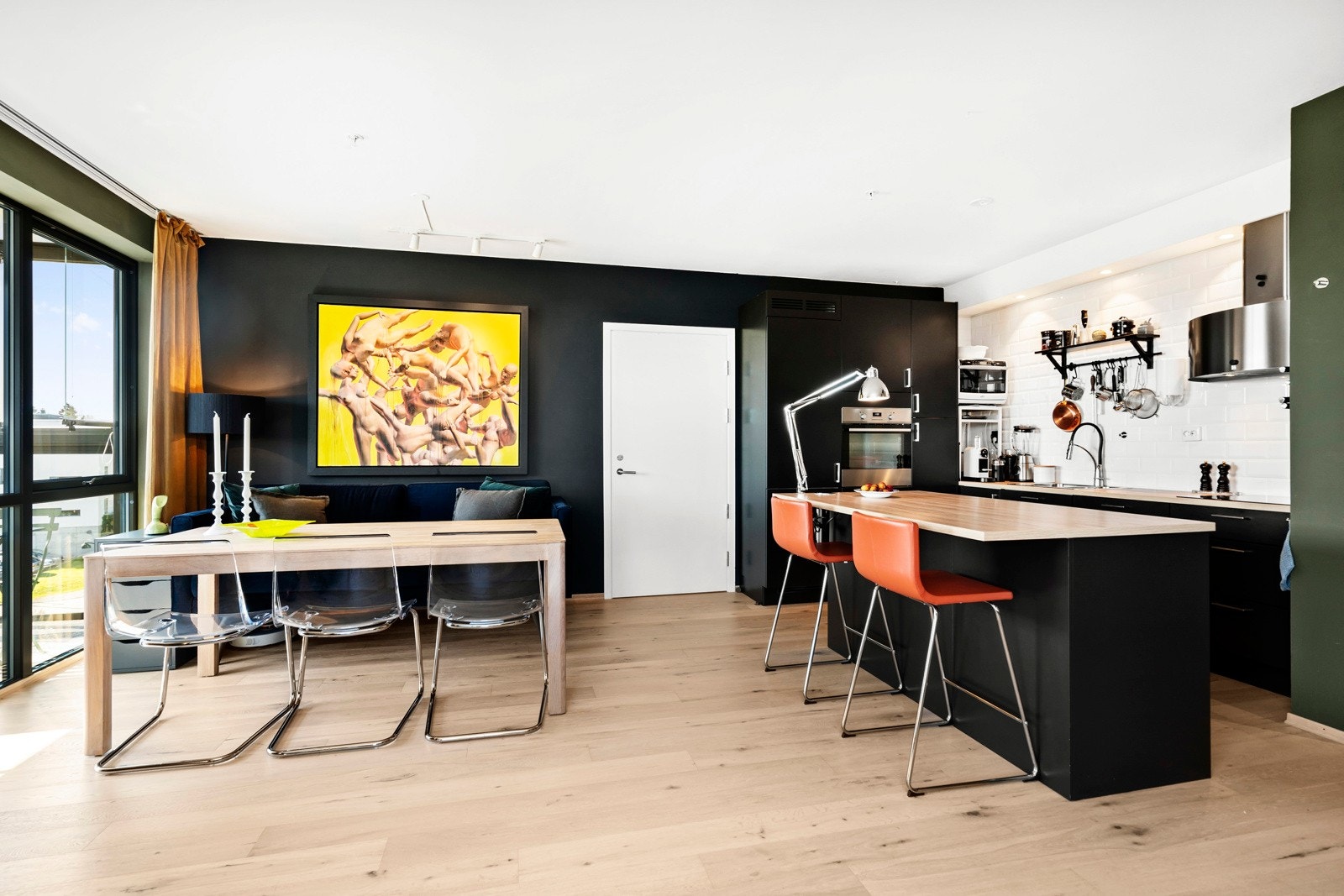 Spisestue og kjøkkenavdeling Galleribilde