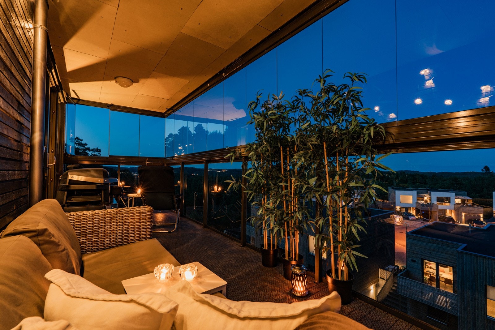 Hyggelig terrasse kveldstid Galleribilde