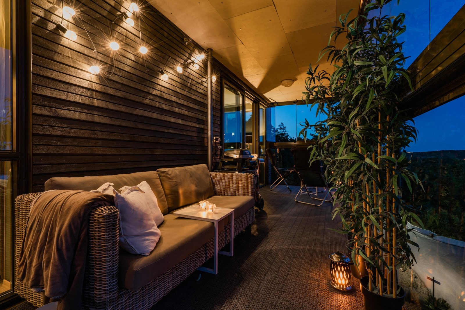 Hyggelig terrasse kveldstid Galleribilde