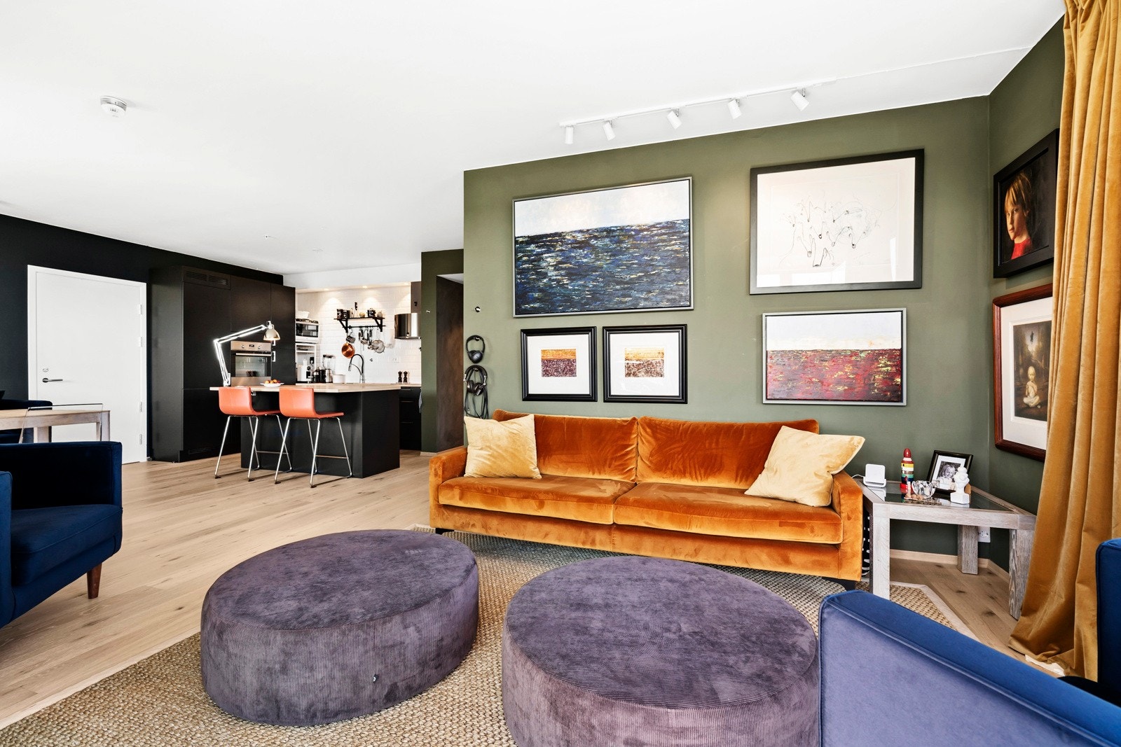 Stue med åpen kjøkkenløsning Galleribilde