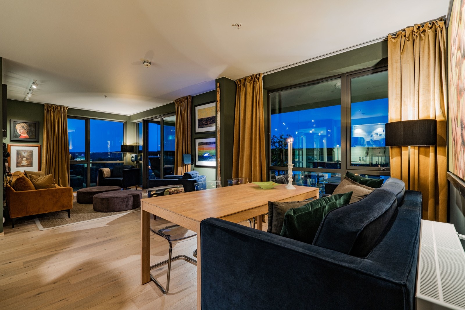 Stue/spisestue kveldstid Galleribilde