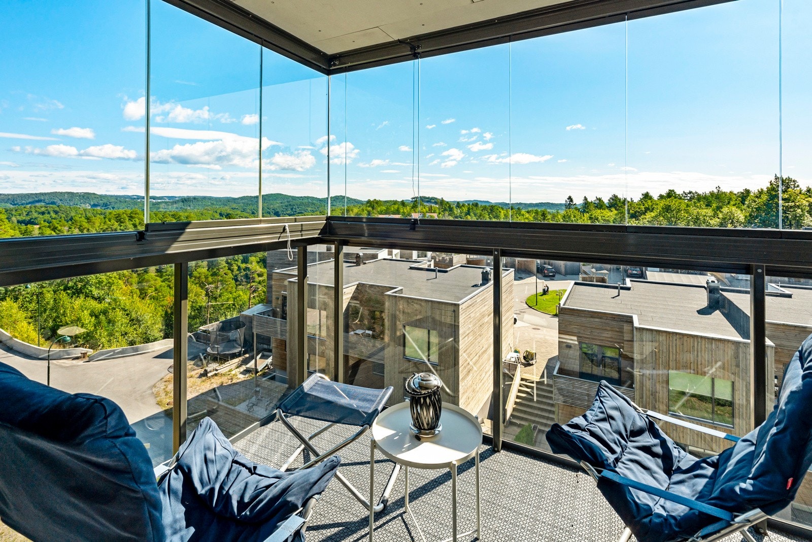 Stor terrasse med flott og vid utsikt Galleribilde