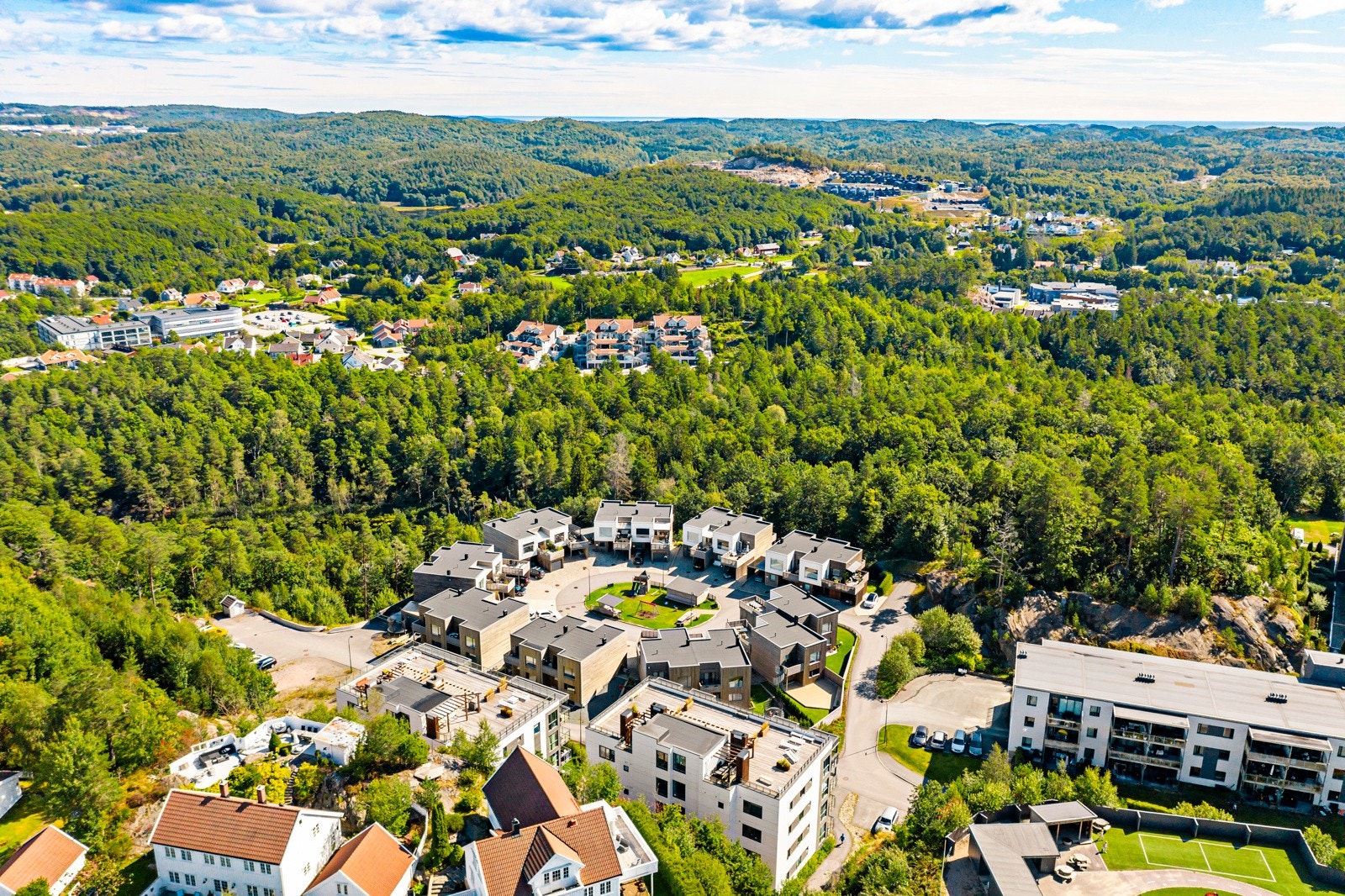 Dronefoto over området Galleribilde