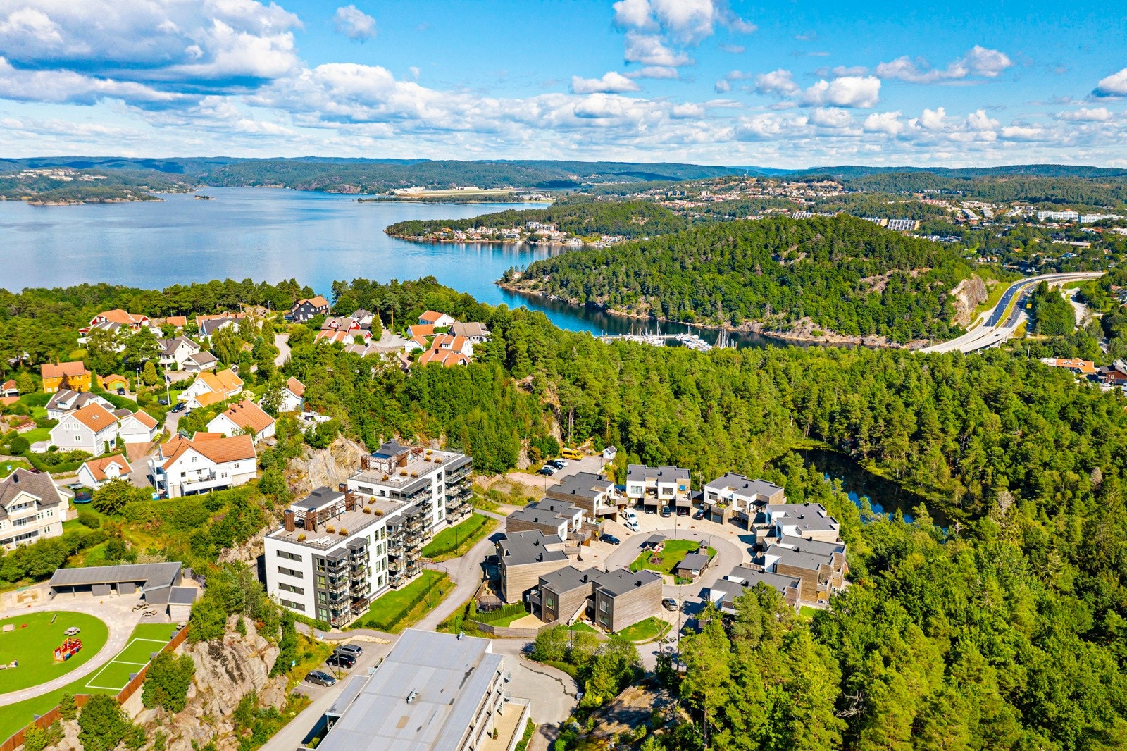Dronefoto over området Galleribilde