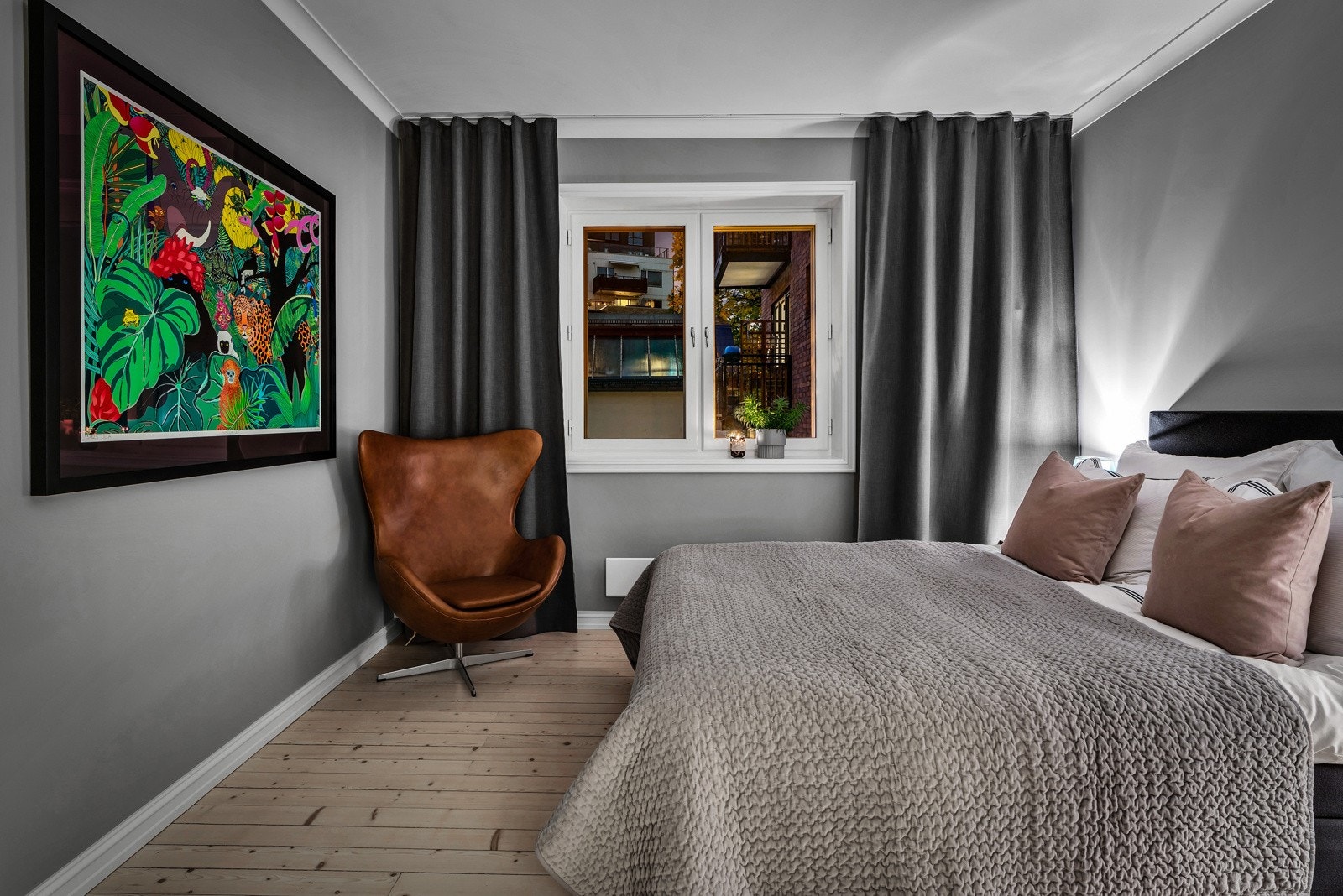 God plass til dobbeltseng. Galleribilde