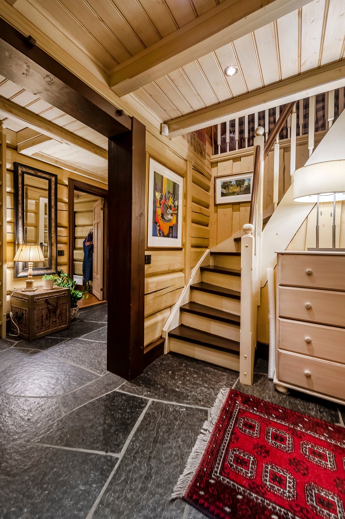 Velkommen inn! Fra yttergang mot entré Galleribilde