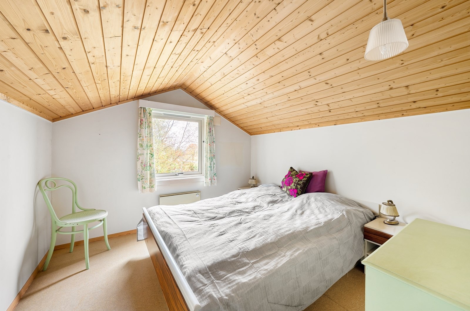 Soverom i loftsetasje Galleribilde