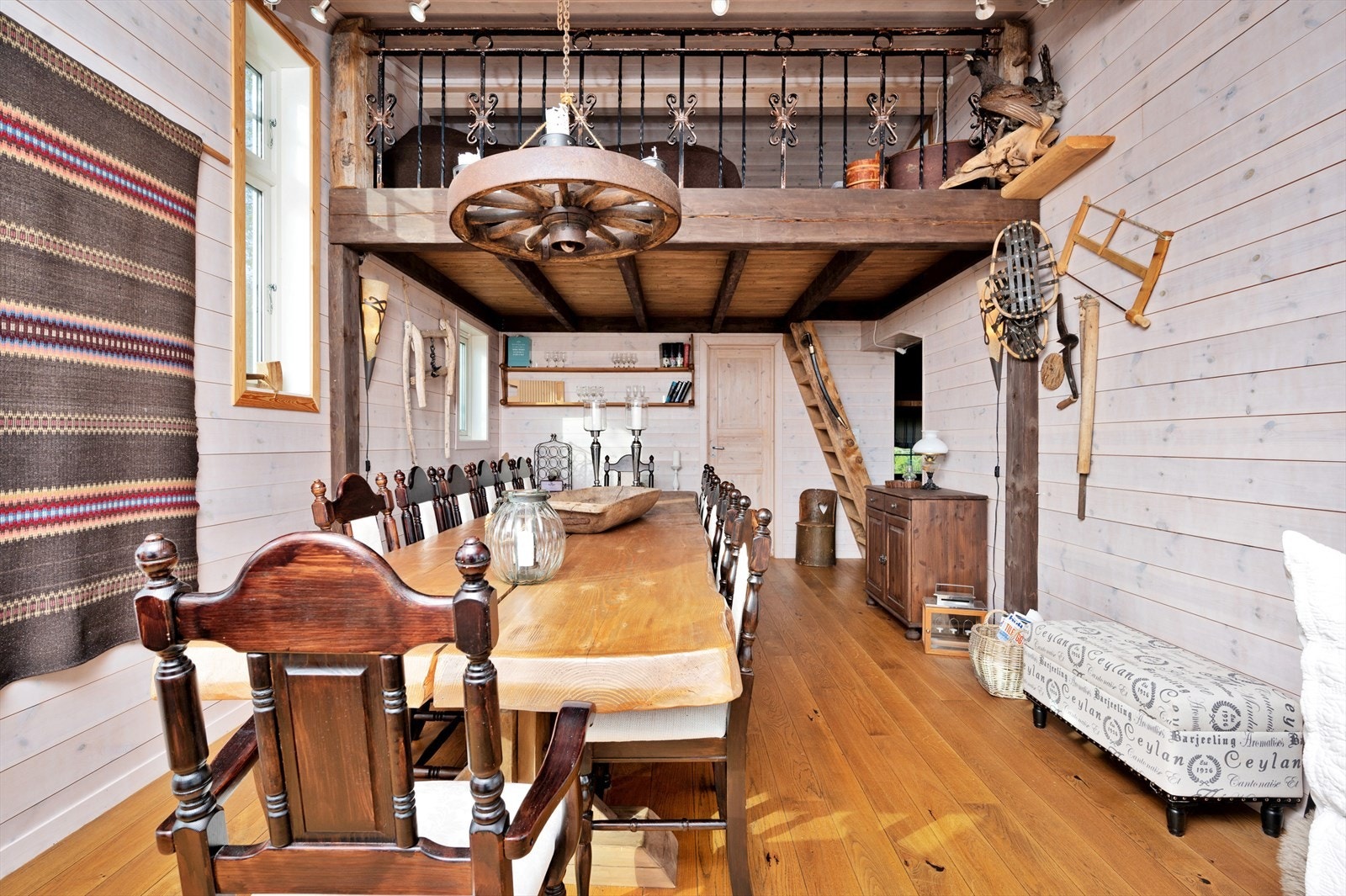 Spisestue med langbord Galleribilde