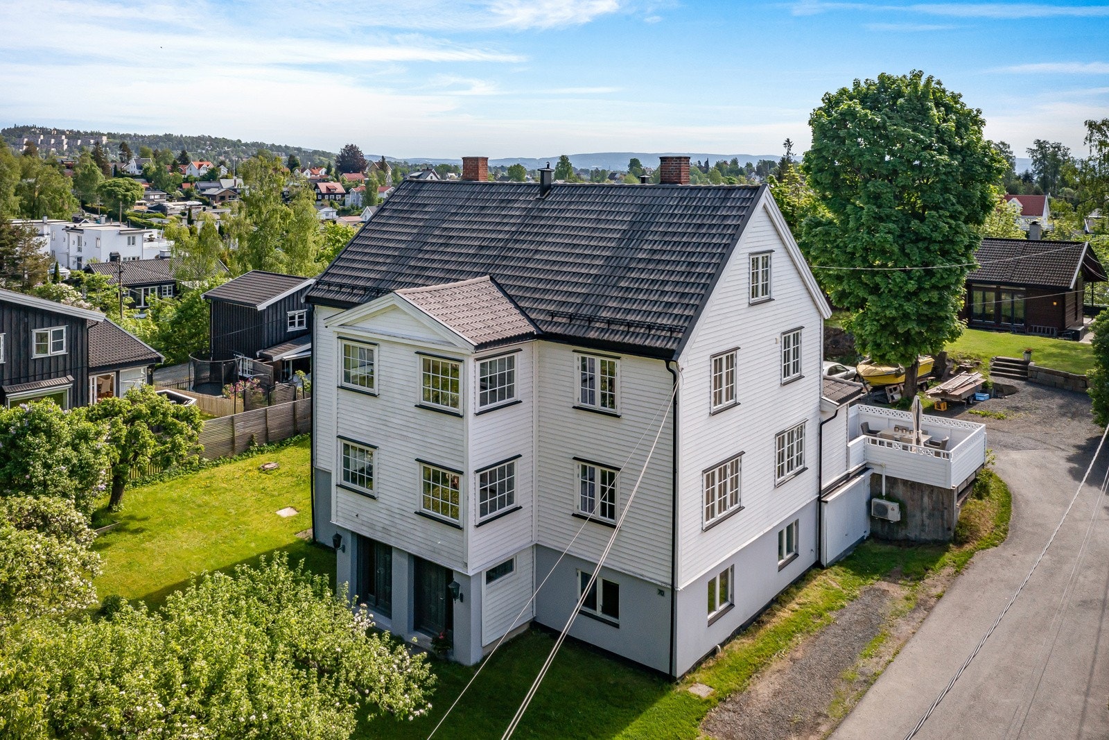 Velkommen til Bjerkelundsveien 70 - halvpart av vertikaldelt tomannsbolig over 3 plan + loft Galleribilde