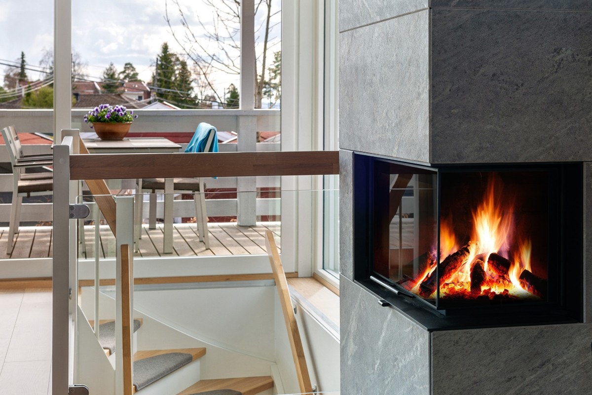 Fra peisovnen - ny stålforing i pipa Galleribilde