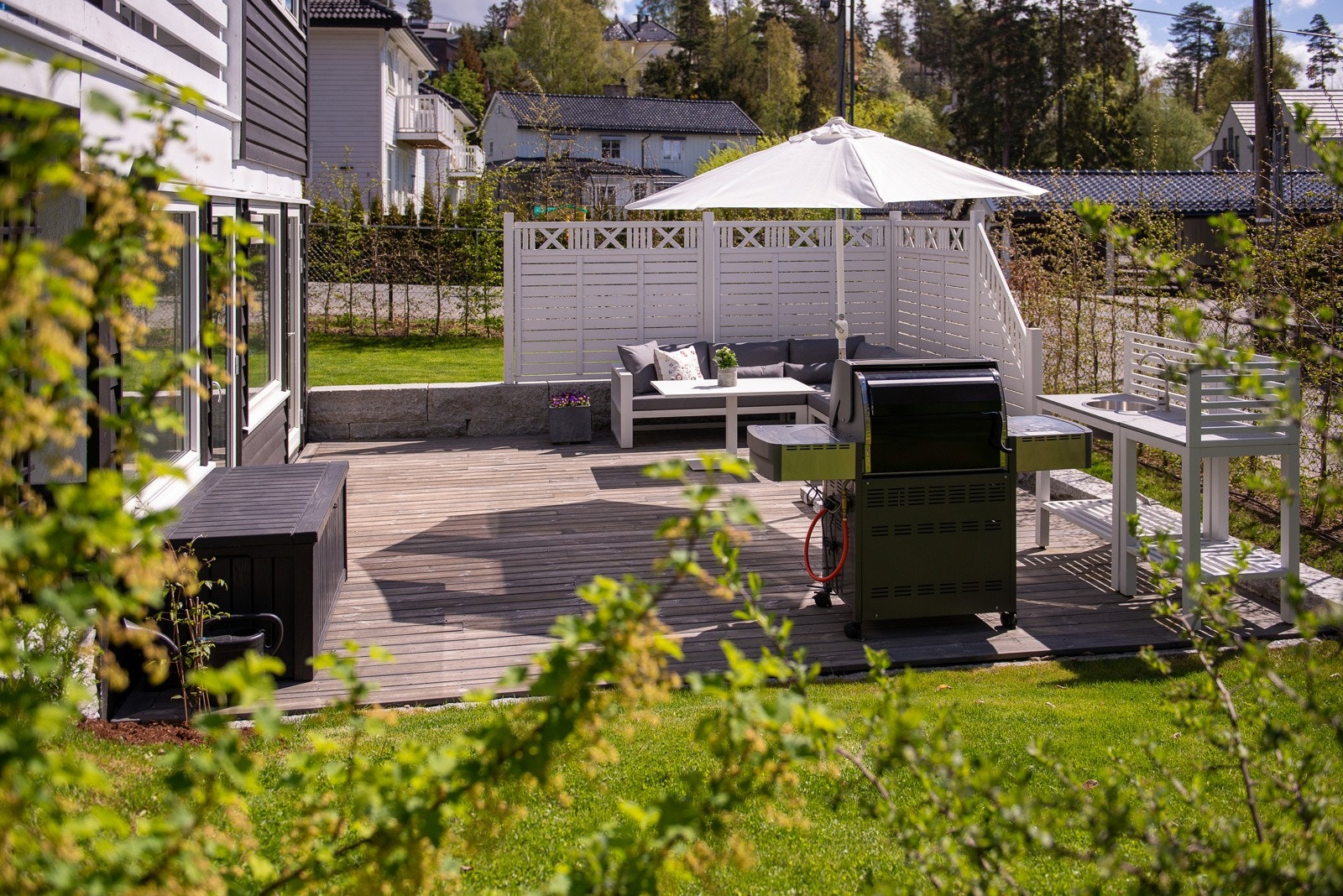 Solrik og skjermet terrasse Galleribilde