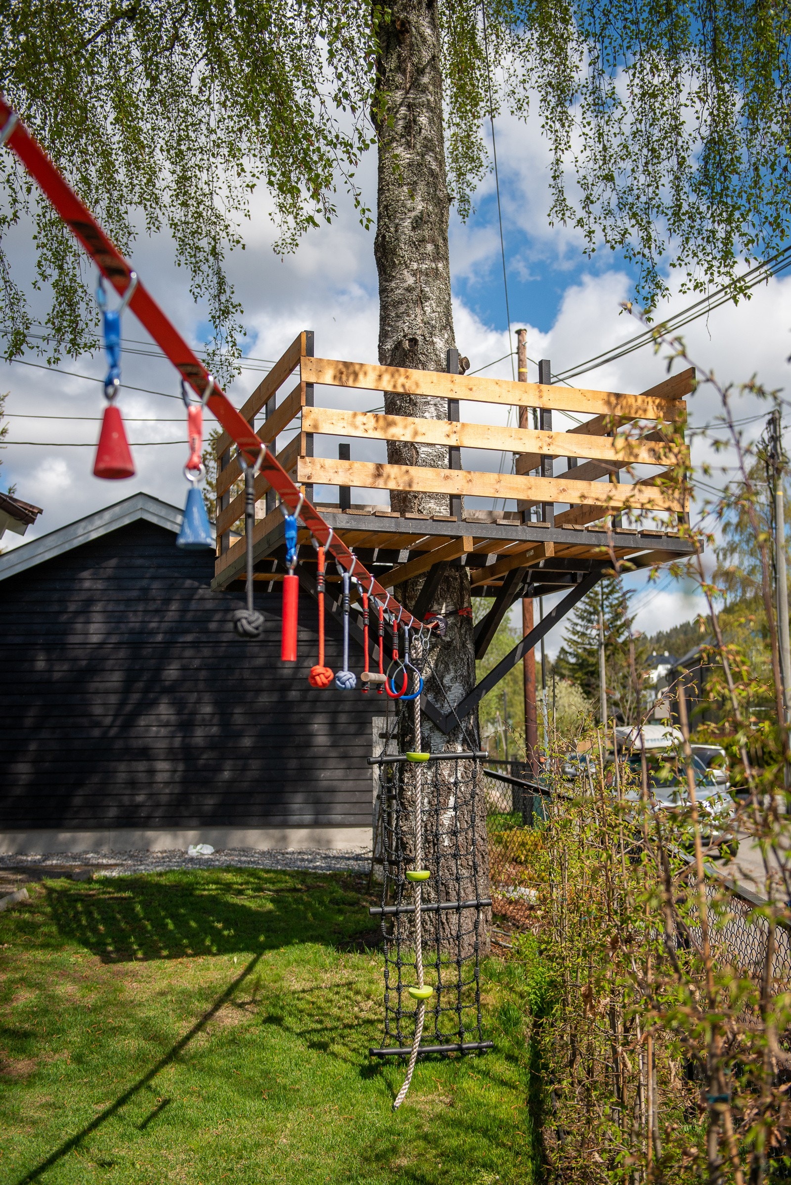 Barnevennlig og fin hage for lek Galleribilde