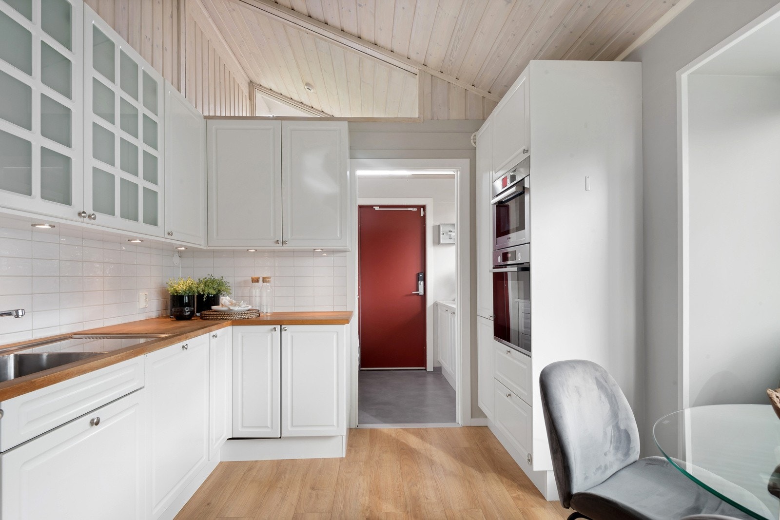 Fra kjøkkenet mot vaskerommet Galleribilde