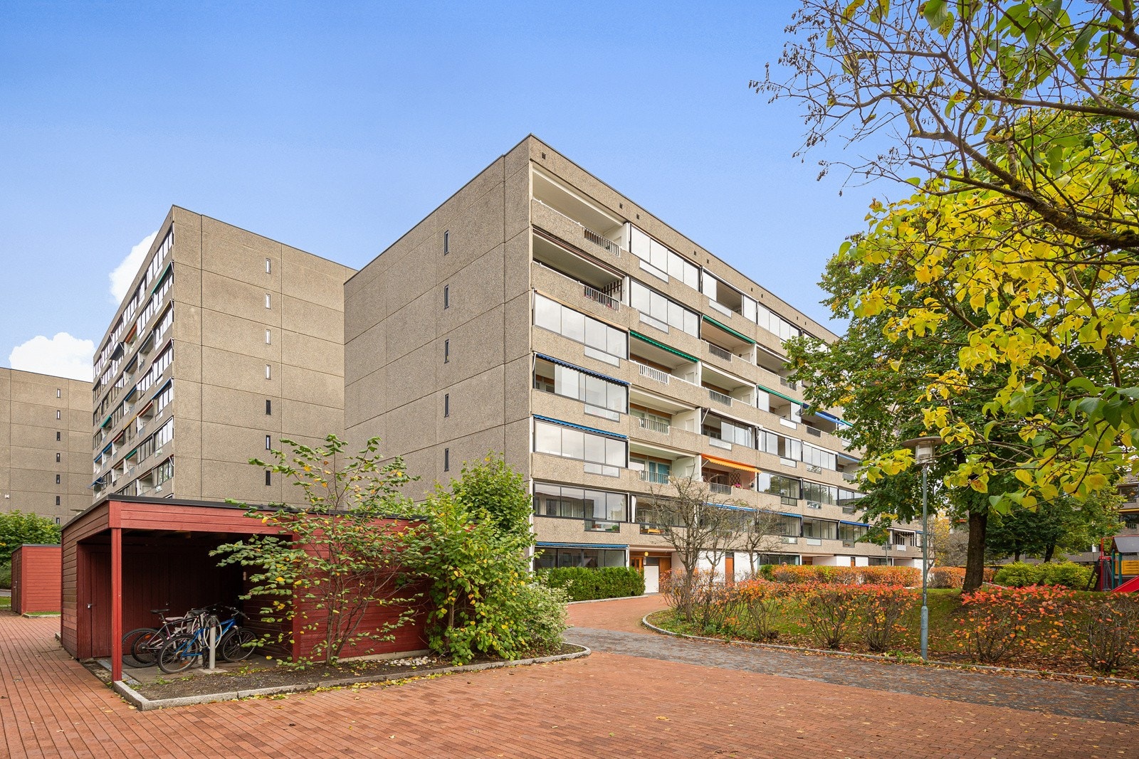 Leiligheten ligger fint plassert i sjette etasje som også er toppetasjen. Galleribilde