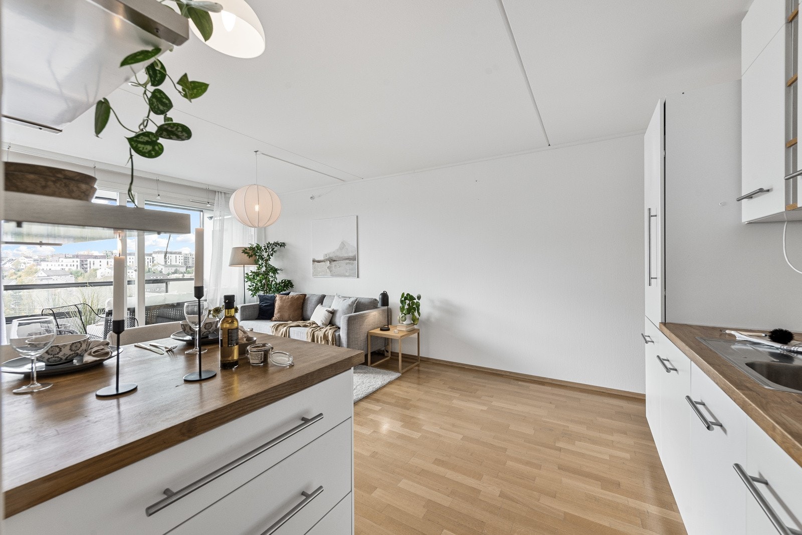 Kjøkken med åpen løsning. Galleribilde