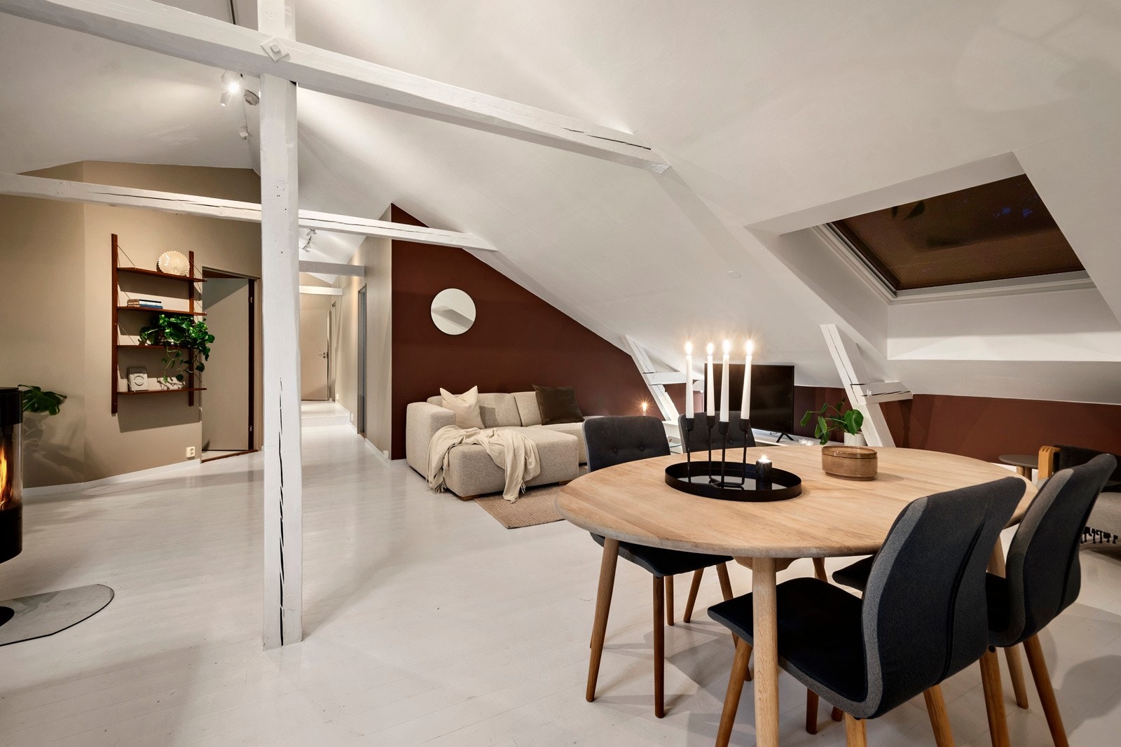 Stuen er uten tvil boligens hjerterom og samlingspunkt. Galleribilde