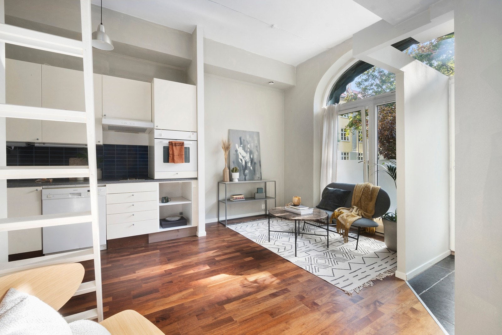 Kjøkkeninnredningen er fra 2007 og ble montert i regi av nåværende eier. Galleribilde