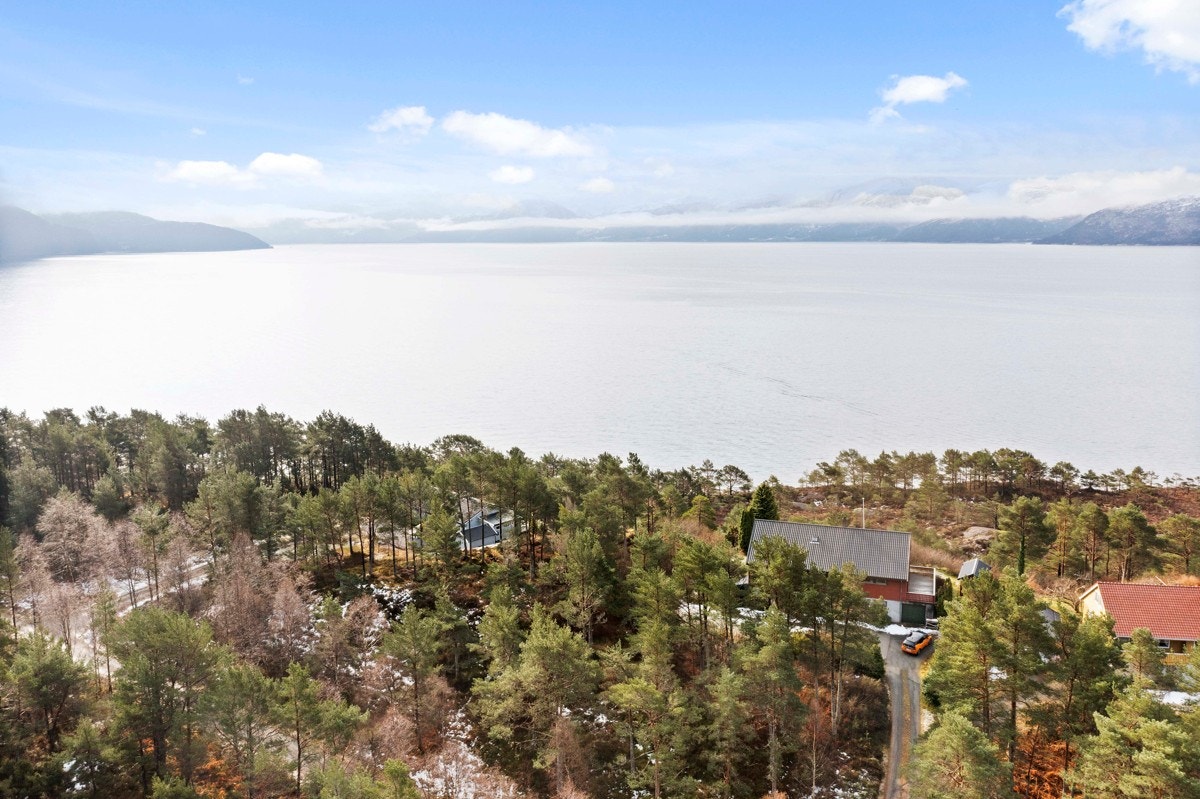 Velkommen til visning - Husk påmelding til megler tlf. 41589170 / csm@fjordmegler.no Galleribilde