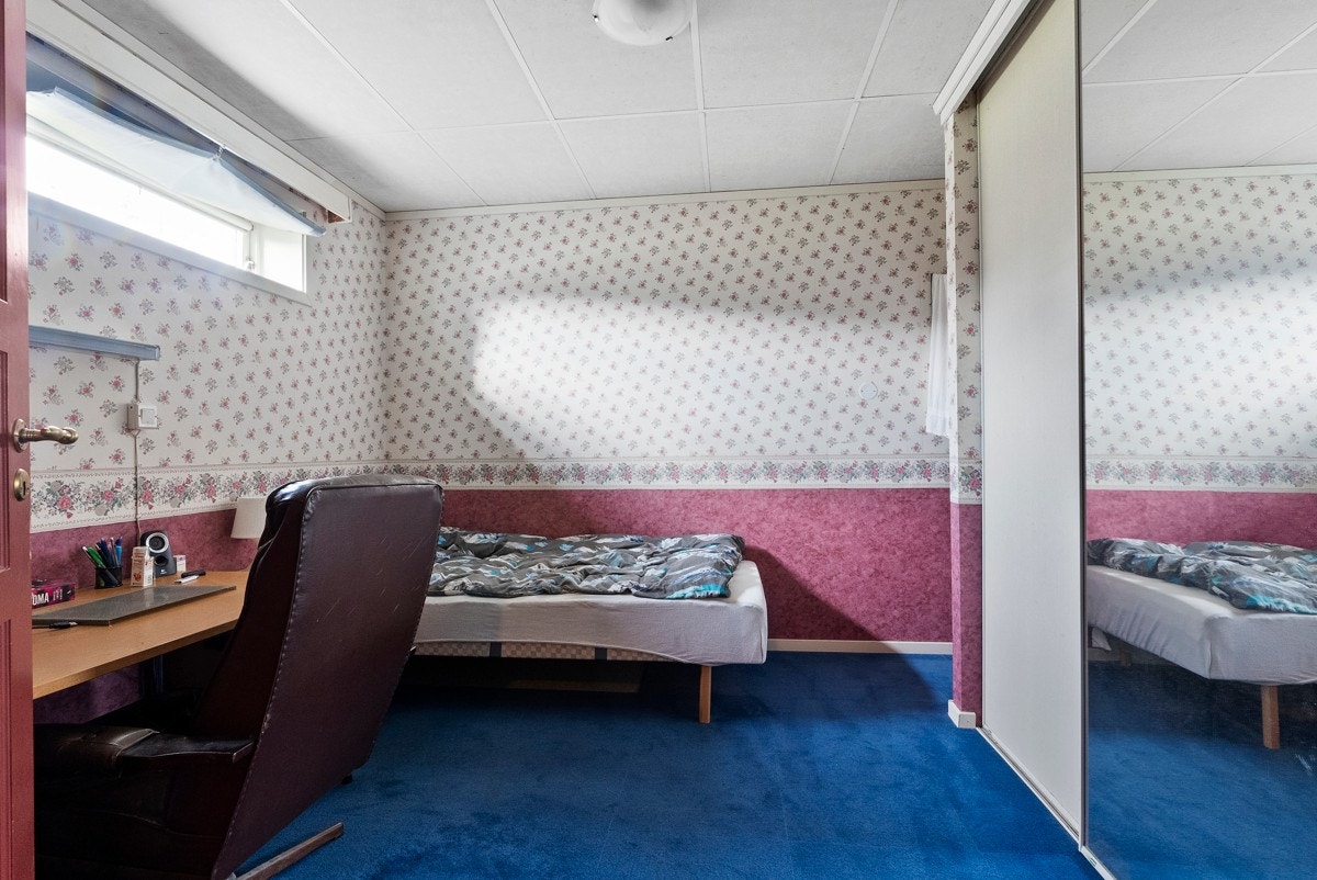 Rom brukt som soverom i underetasjen Galleribilde