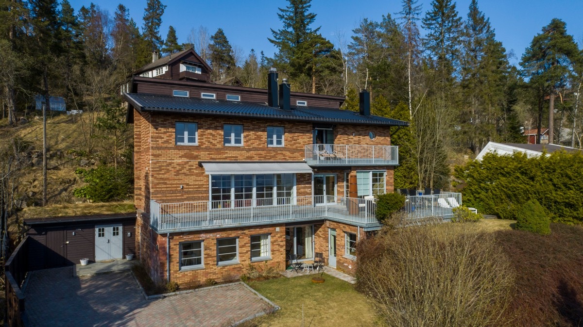 Representativ og innholdsrik villa med panoramautsikt utover Oslo og fjorden Galleribilde