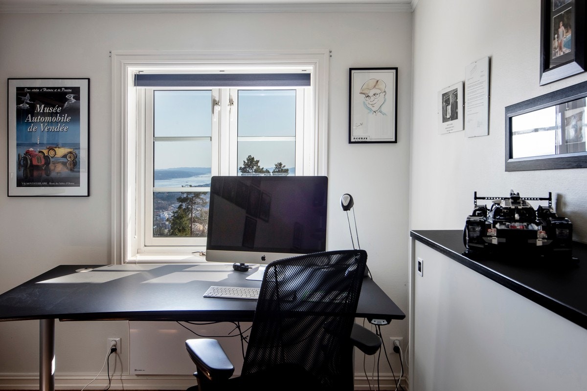 Et av soverommene i 2. etasje er innredet som kontor Galleribilde