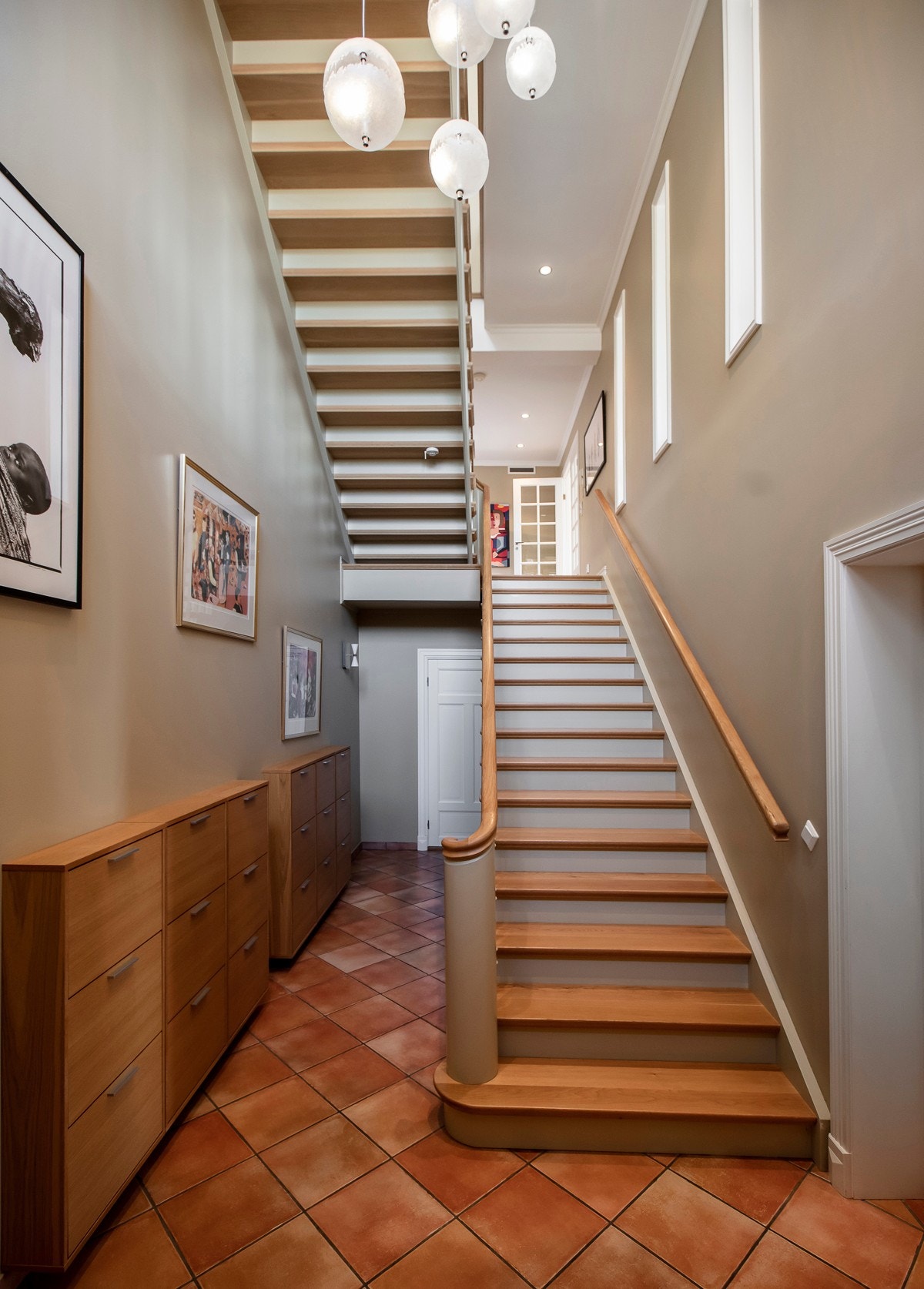 Trappegang over flere etasjer Galleribilde