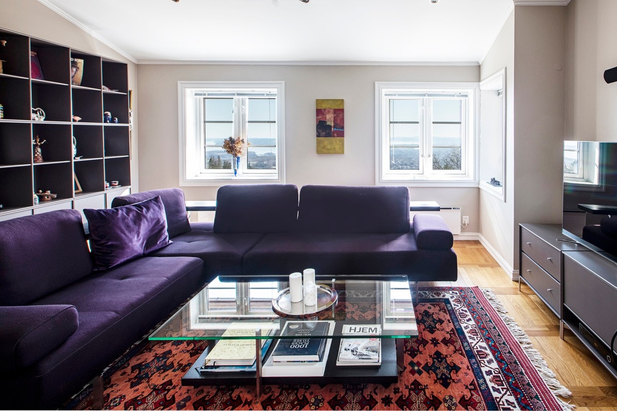 Stort soverom i 2. etasje benyttes som TV-stue. Om ønskelig kan dette rommes deles i to Galleribilde