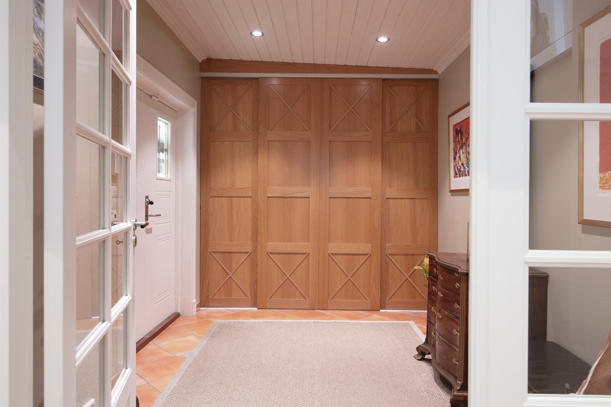 Romslig entrè med garderobe Galleribilde