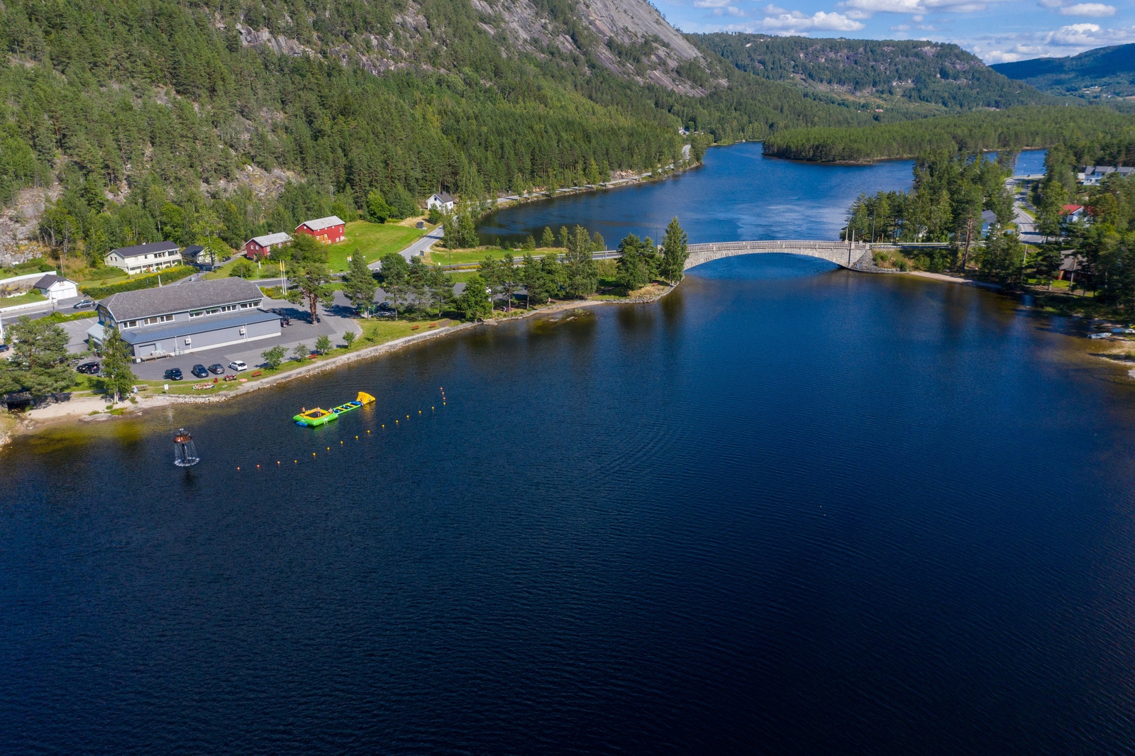 Oversiktsfoto over Treungen Galleribilde