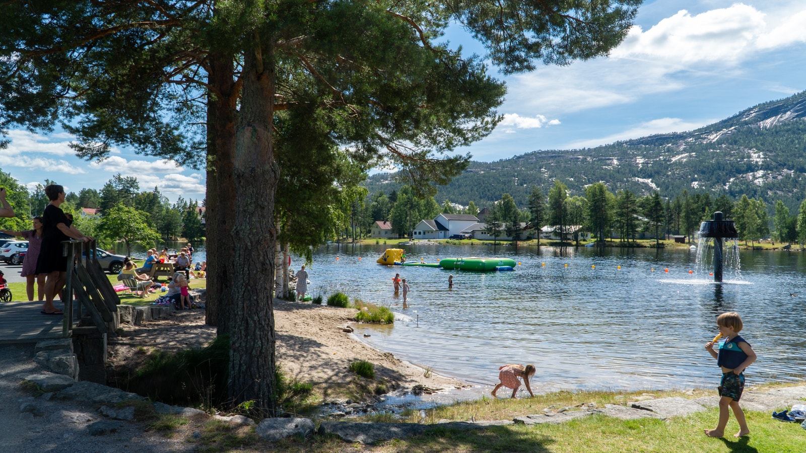 Treungen sentrum Galleribilde