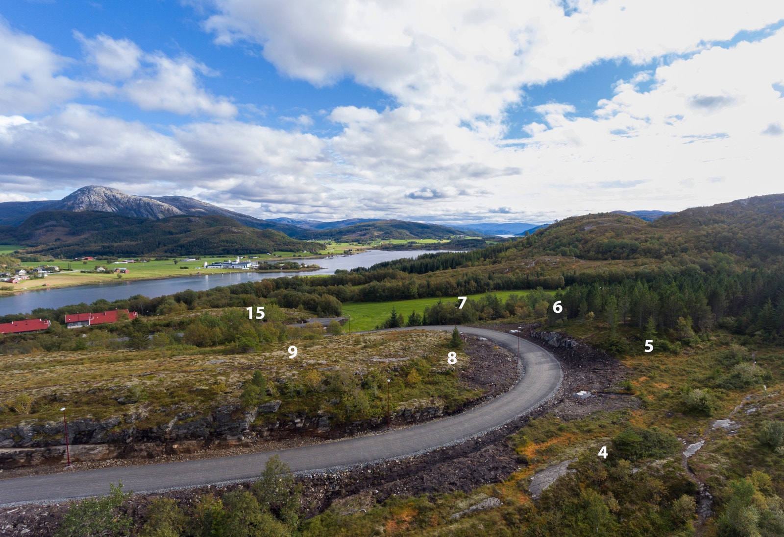 Alle tomtepriser er inkl. tilknytningsavgift for vann og kloakk, oppmålingsgebyrer og dokumentavgift Galleribilde