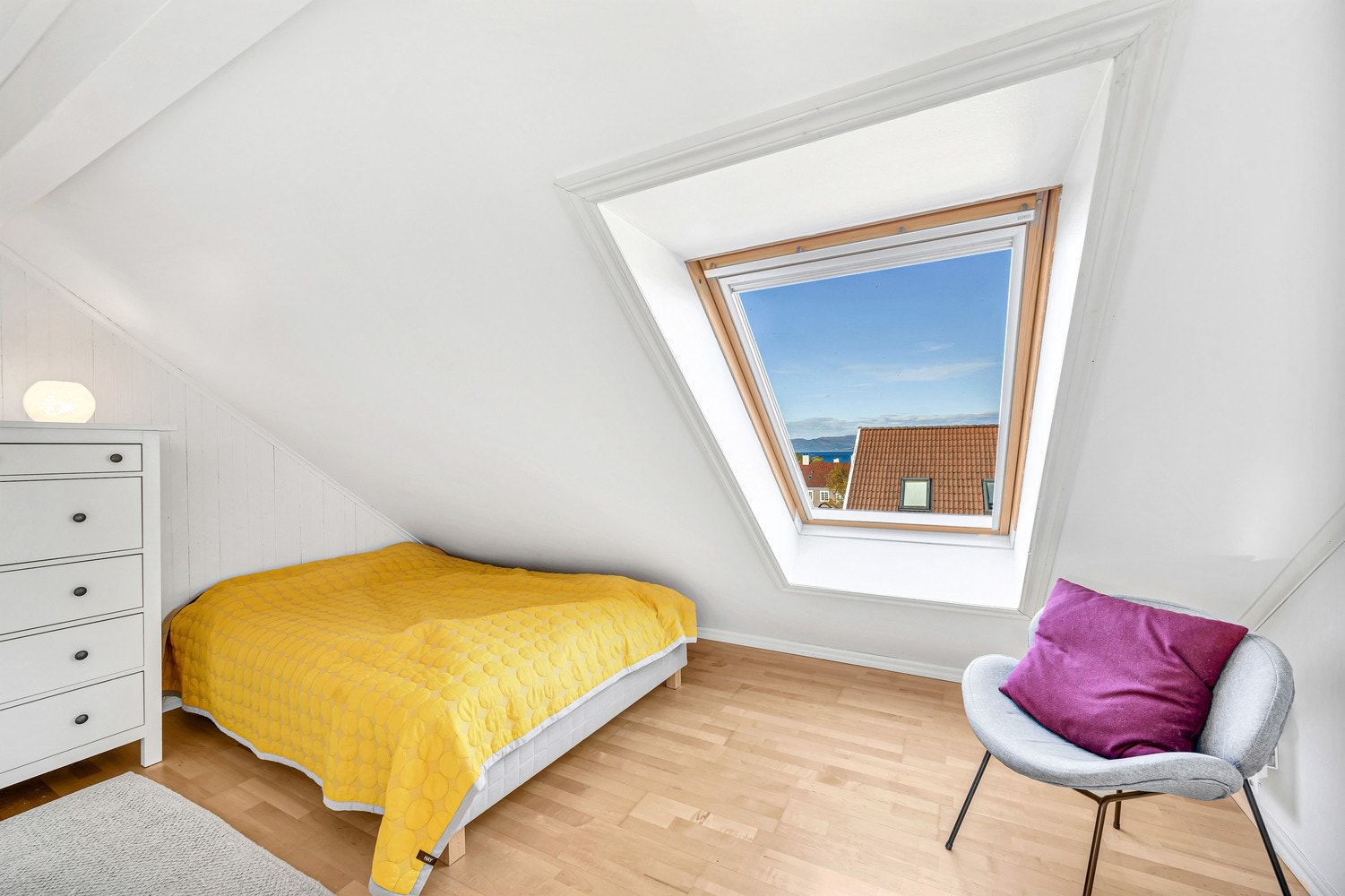 Soverom 1 i loftetasjen er på ca. 6 kvm. Galleribilde
