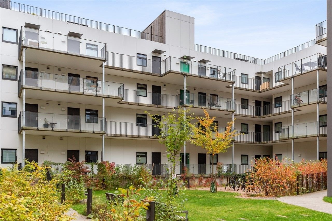 Flott, frodig og lukket bakgård deles med fire andre sameier Galleribilde