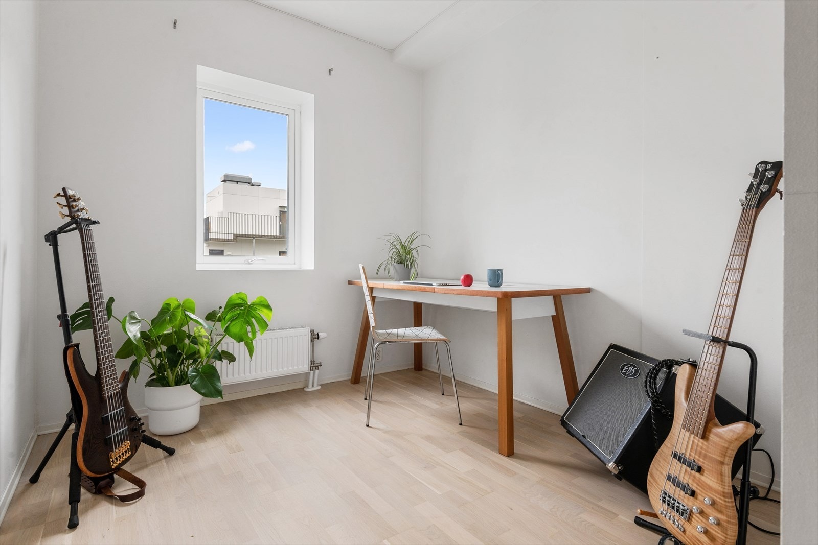 Soverom nummer tre brukes som hjemmekontor, men fungerer like godt som et ekstra soverom Galleribilde