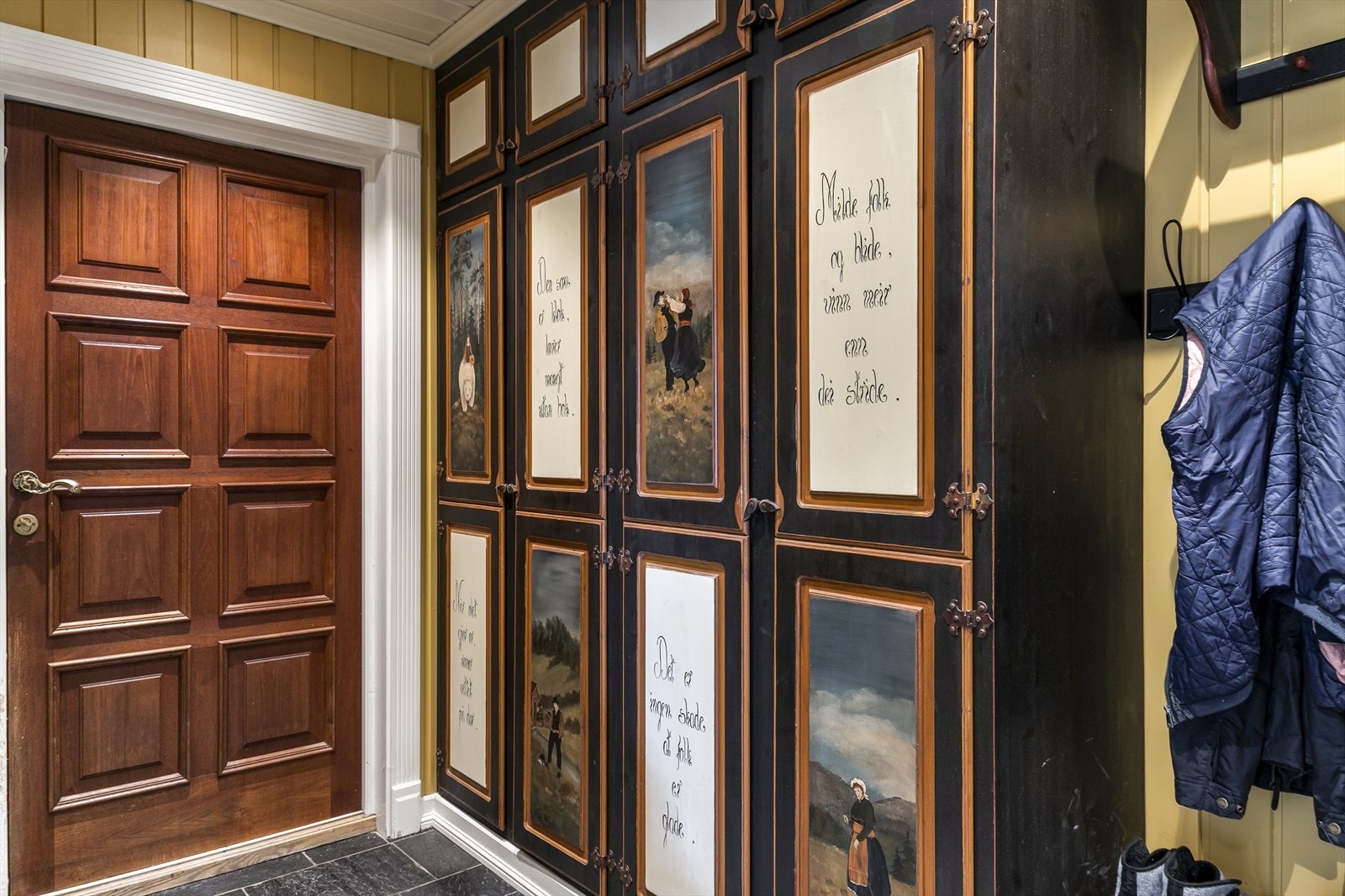 Velkommen inn i hovedhus - Gjennomgående god standard Galleribilde