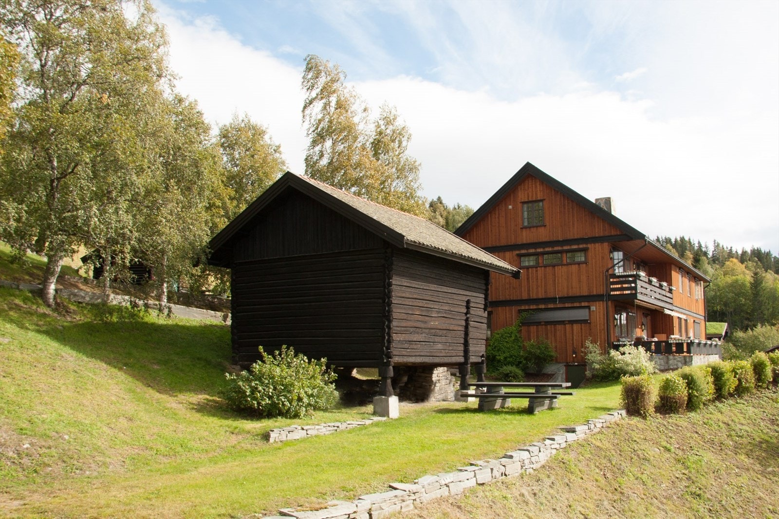 Stabbur og hovedhus Galleribilde