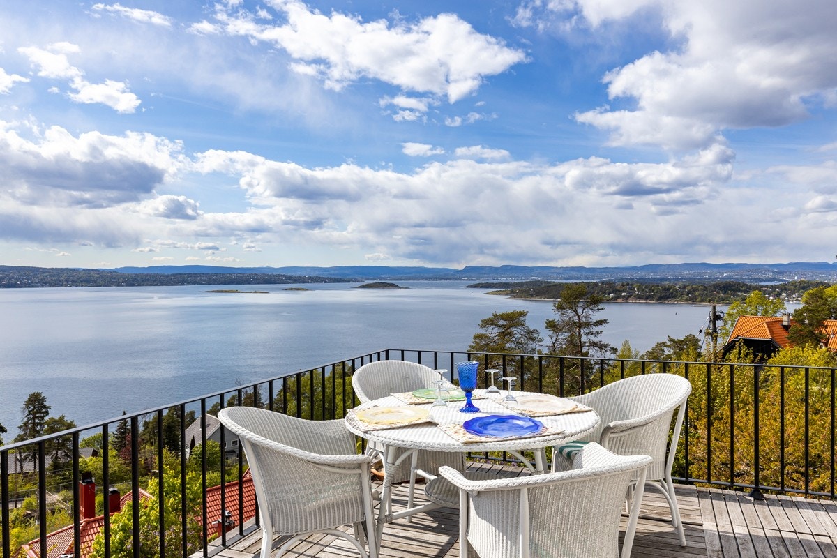 Utsikten fra stor balkong i 2 etg Galleribilde