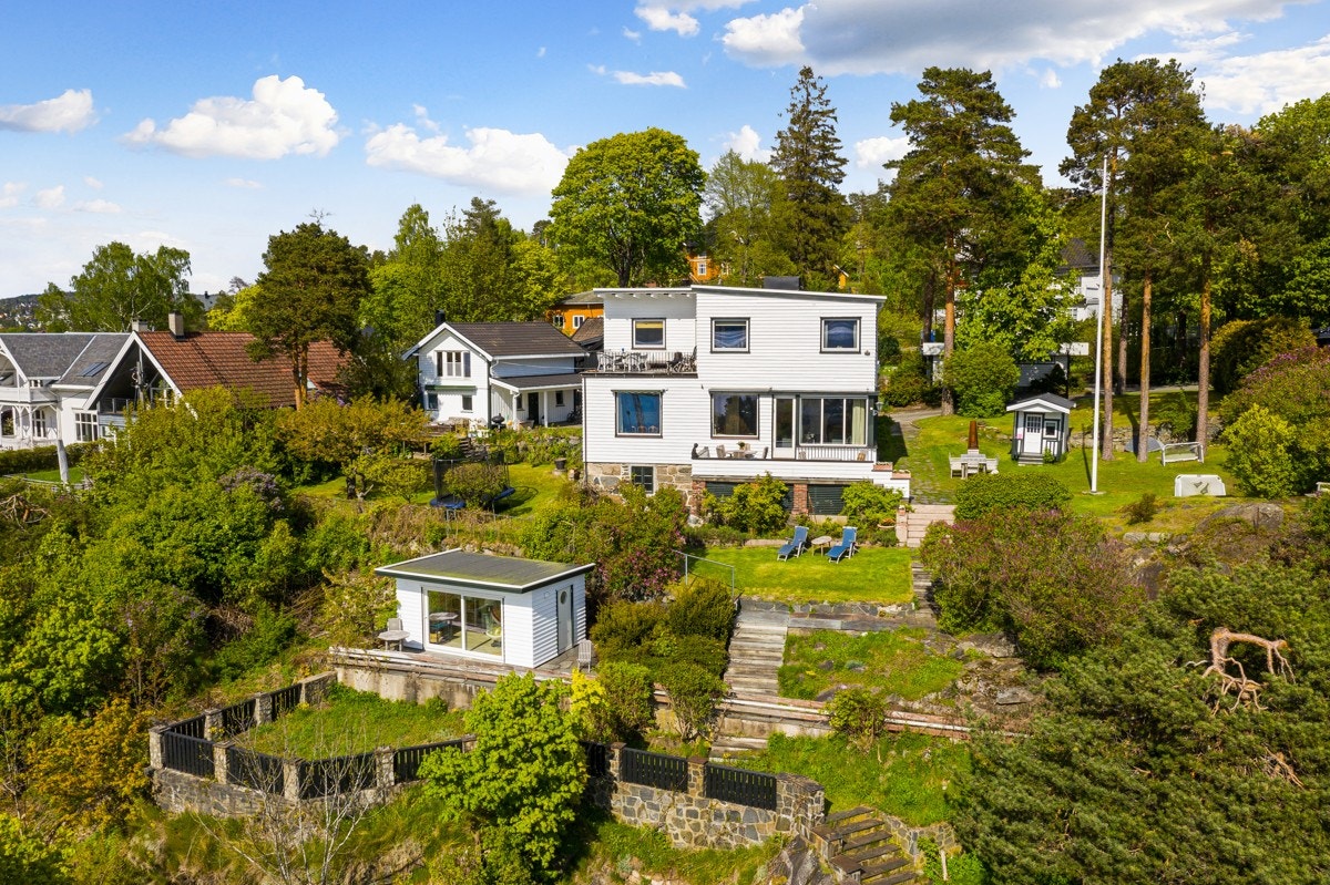 Hele eiendommen med kårbolig, anneks og utebod Galleribilde