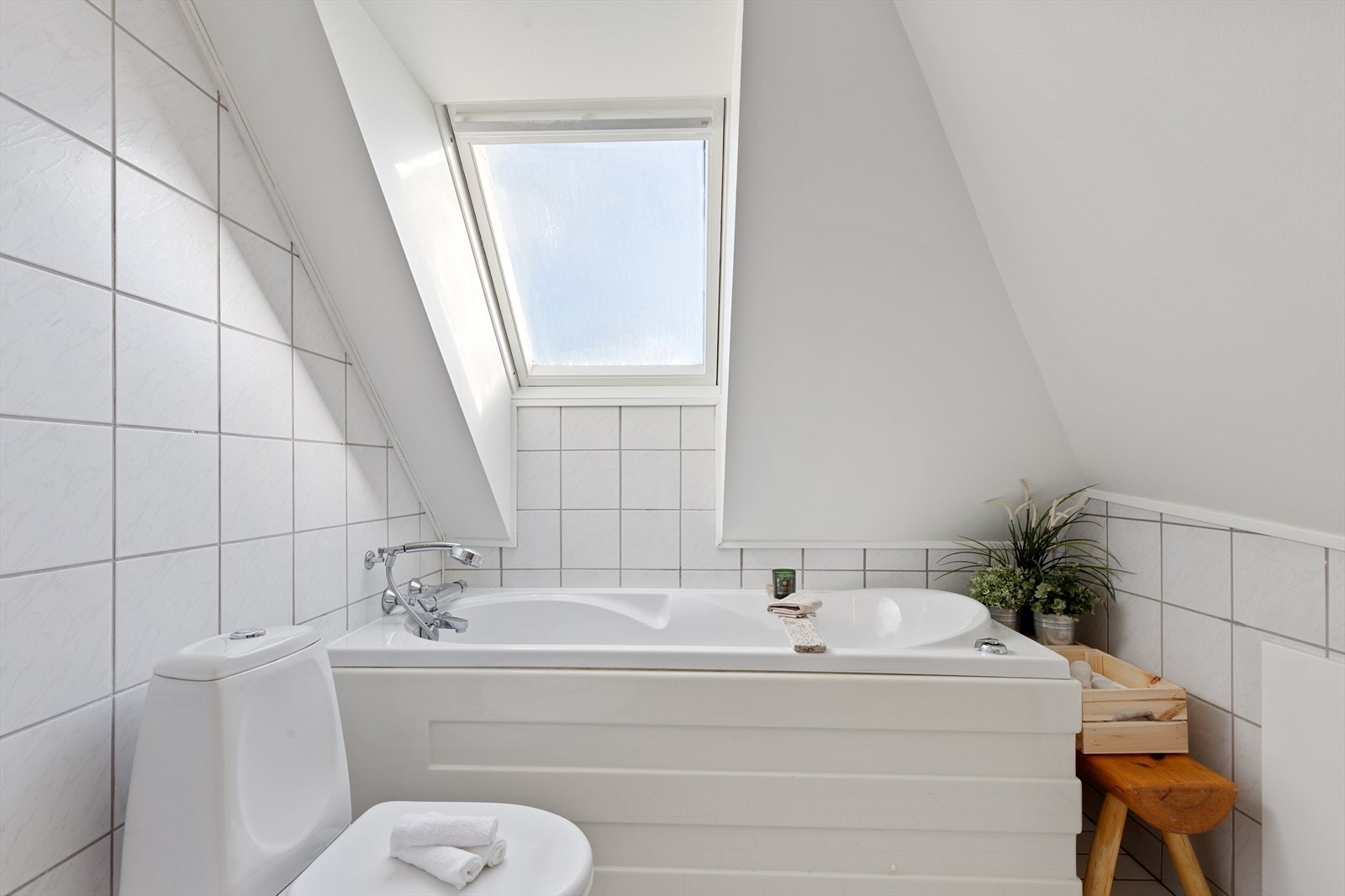 Her kan man ligge i badekaret og nyte stjernehimmelen. Galleribilde