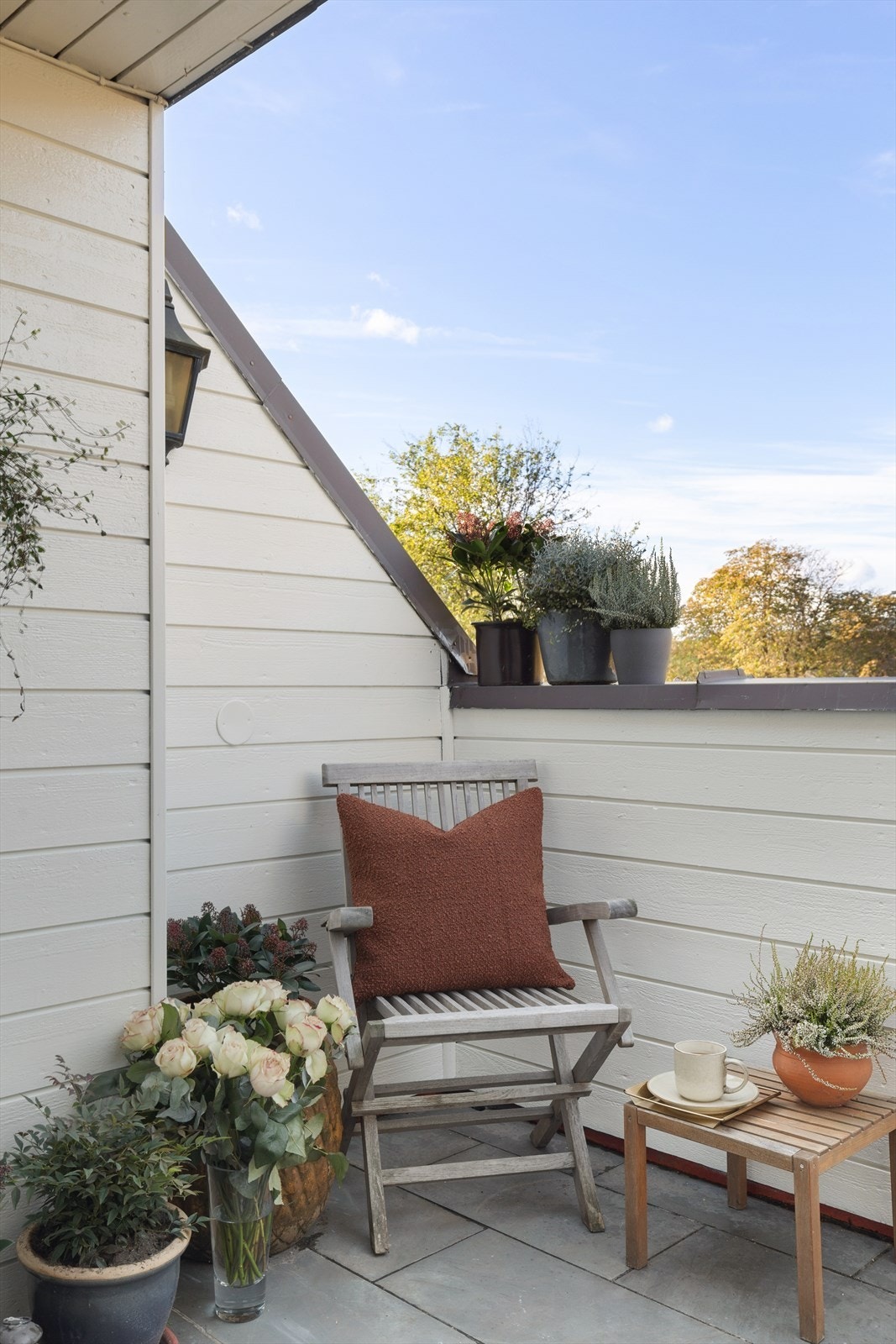 Ta med deg pledd og bok ut på terrassen og nyt de pene høstdagene. Galleribilde
