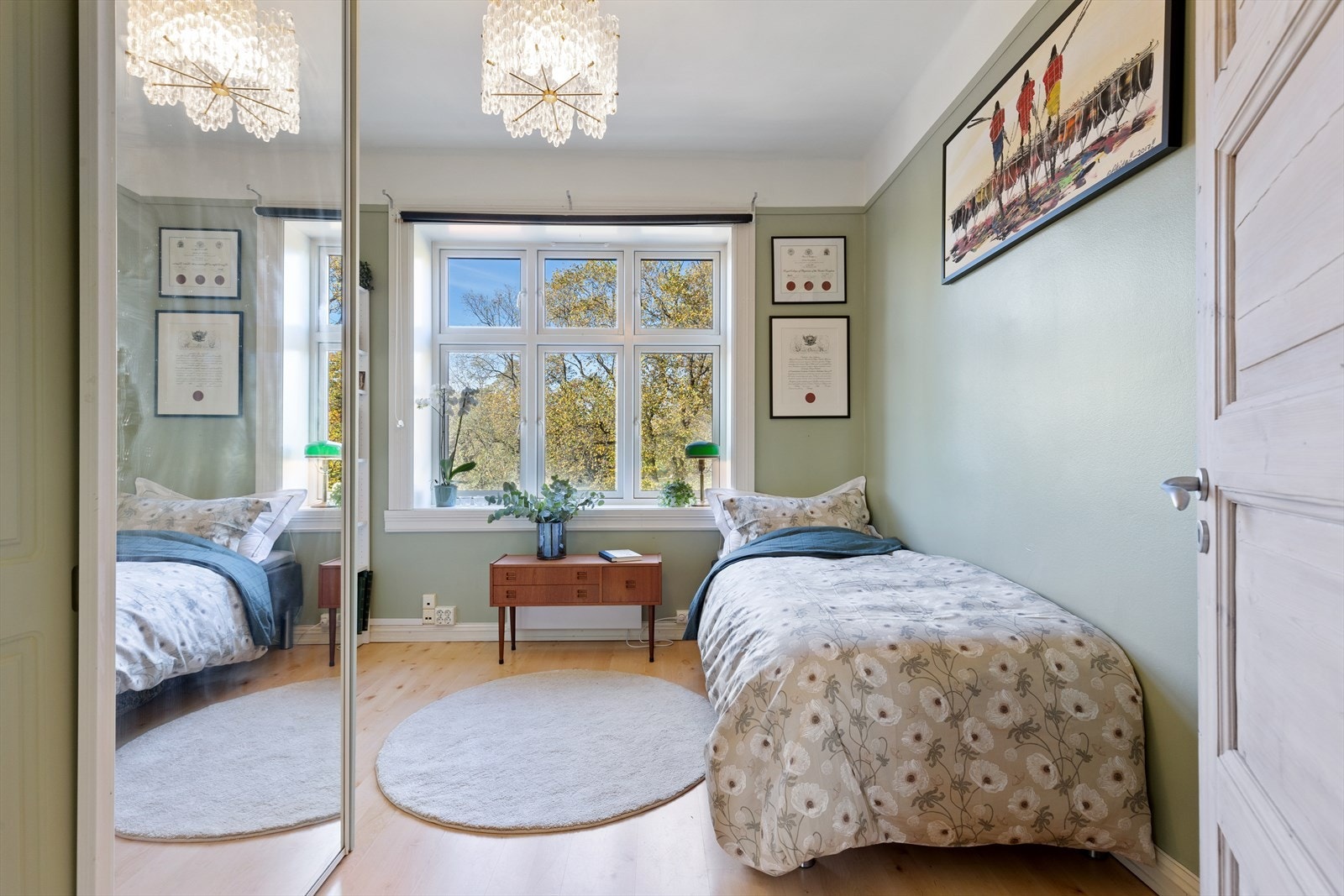 Rommet egner seg godt til barnerom med plass til seng og nattbord. Galleribilde