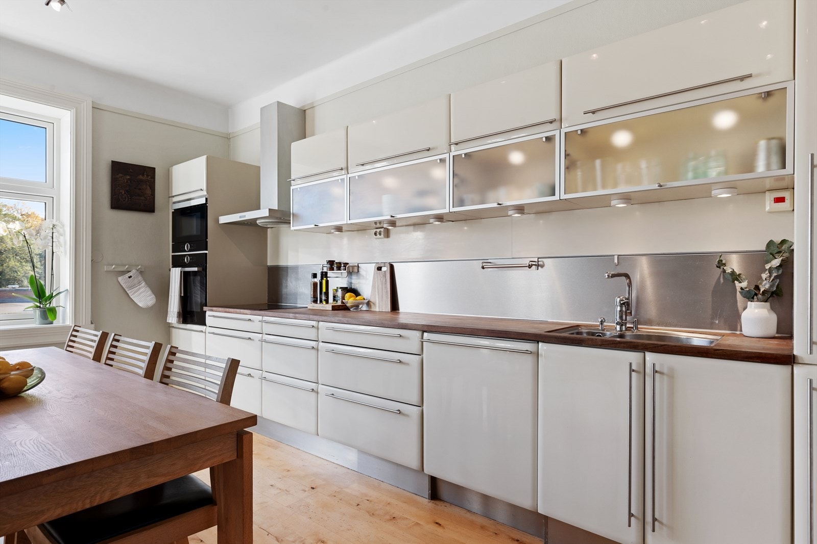 Over kokesonen er det ventilator med filter. Galleribilde